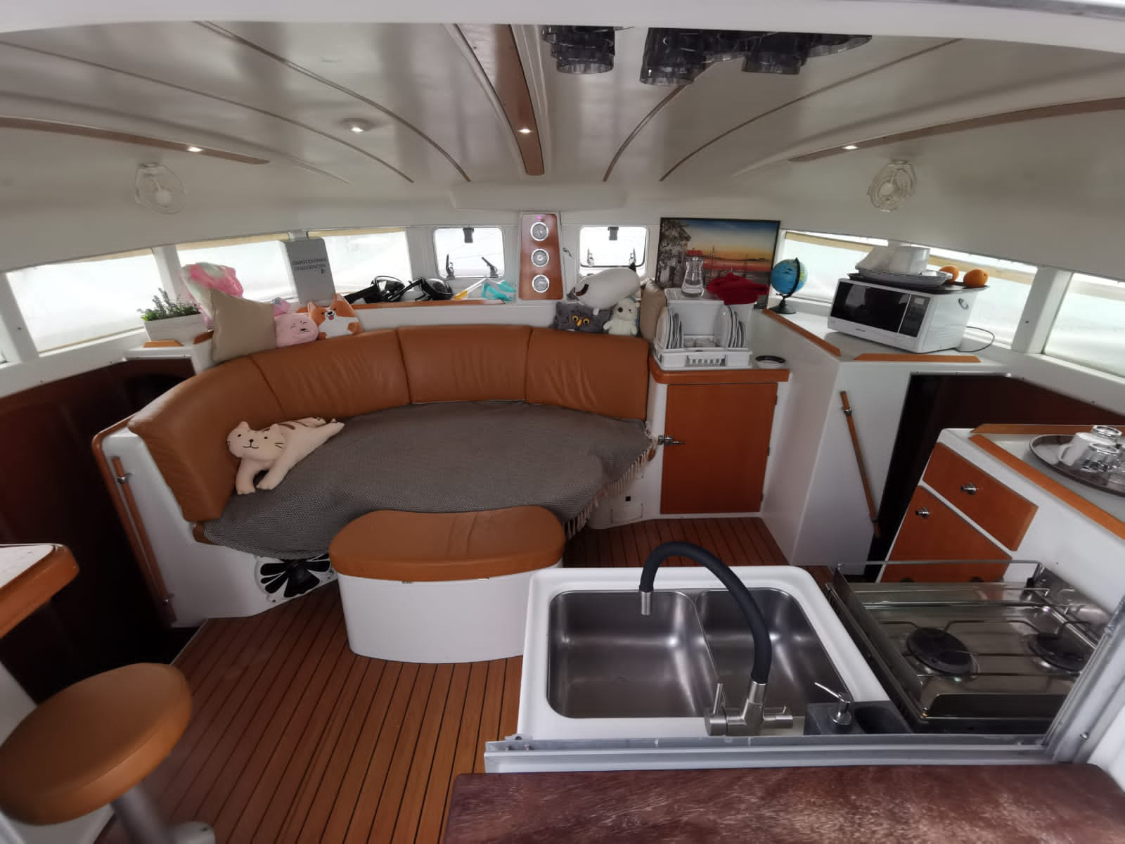 Парусно —моторные яхты и катамараны в Сочи. Аренда Яхт и Катеров в Сочи