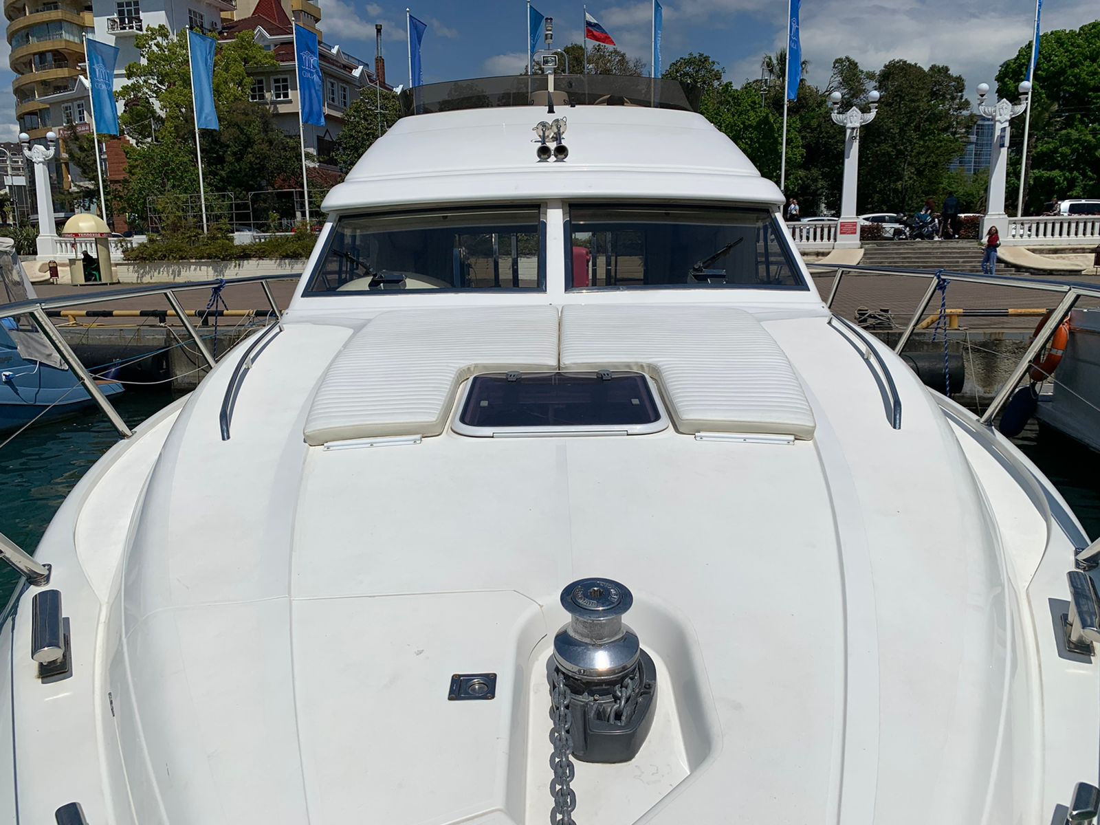 Двухпалубные яхты в Сочи. Аренда Яхт и Катеров в Сочи