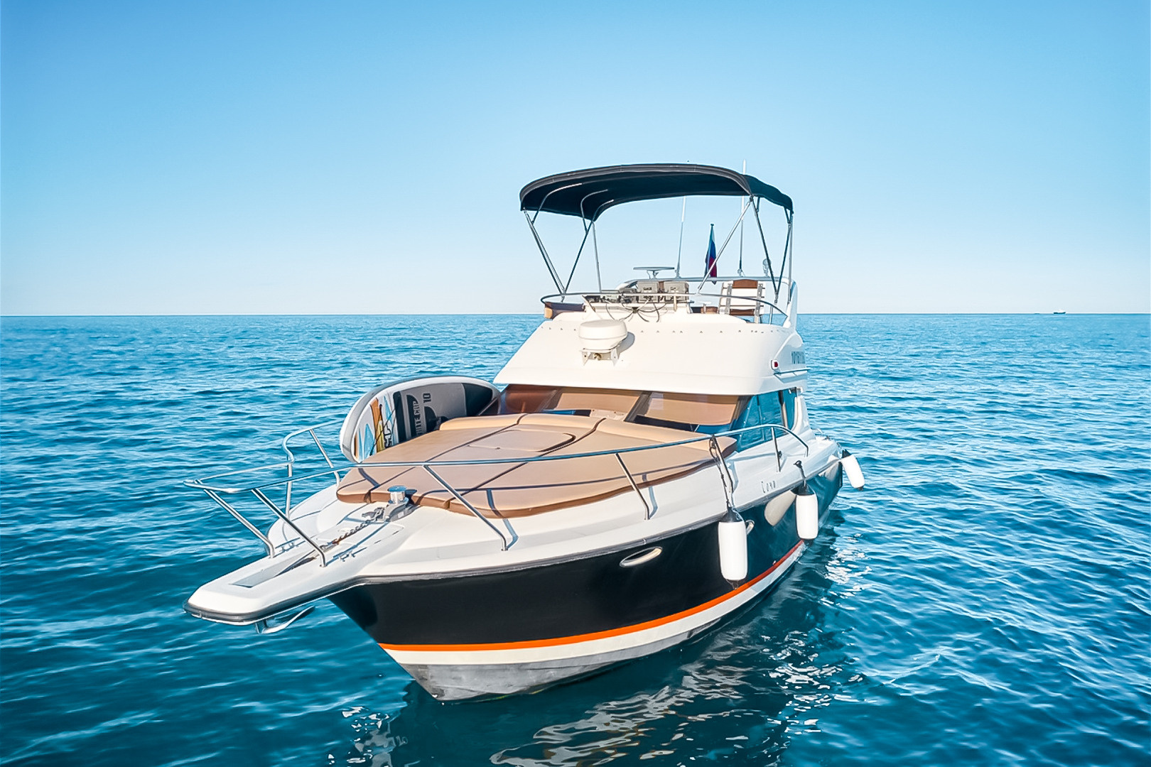 Двухпалубные яхты в Сочи. Аренда Яхт и Катеров в Сочи