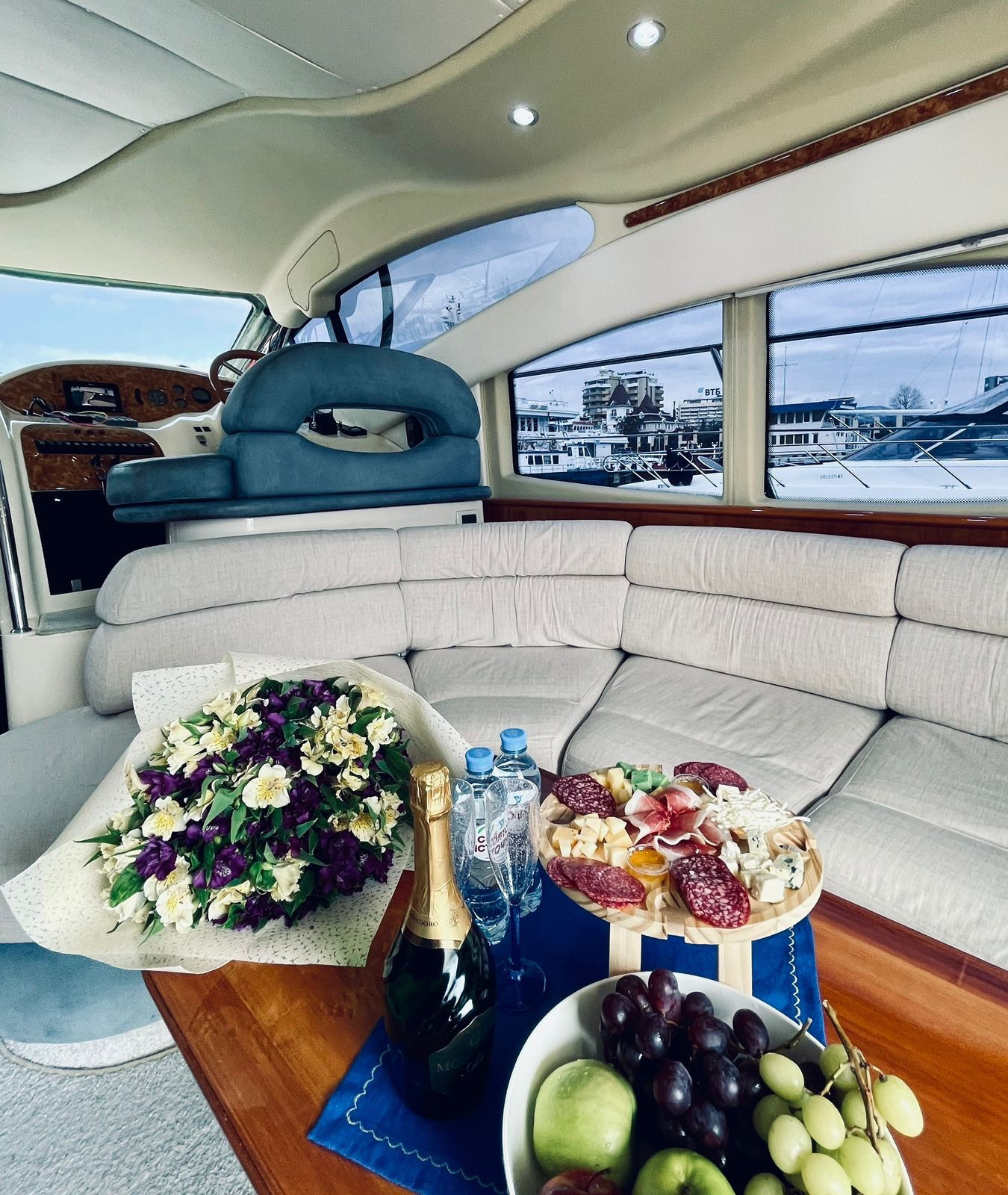 Премиум яхты в Сочи. Аренда Яхт и Катеров в Сочи