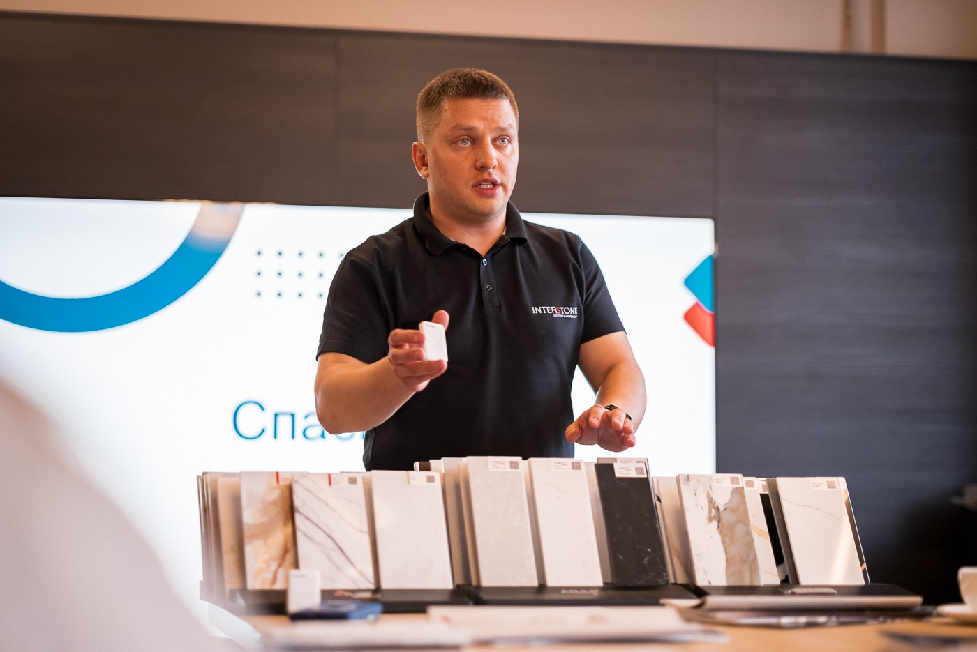 Презентация компании INTERSTONE — производителя и поставщика кварцевого камня, акрилового камня и широкоформатных керамических плит. ВУД ТВОРЕЦ мебельная фабрика|ТВОРЕЦ студия мебели