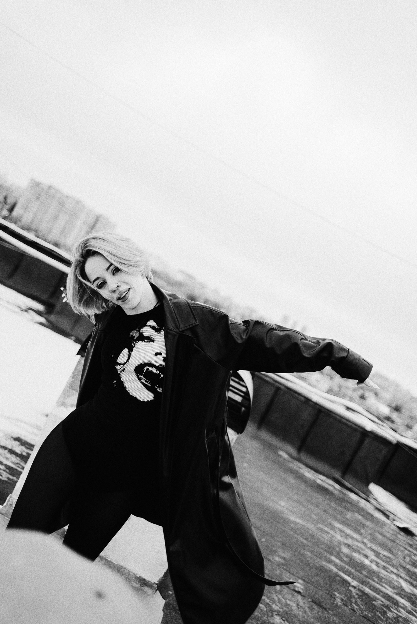 Современная женская съемка: дерзкий образ и городская эстетика