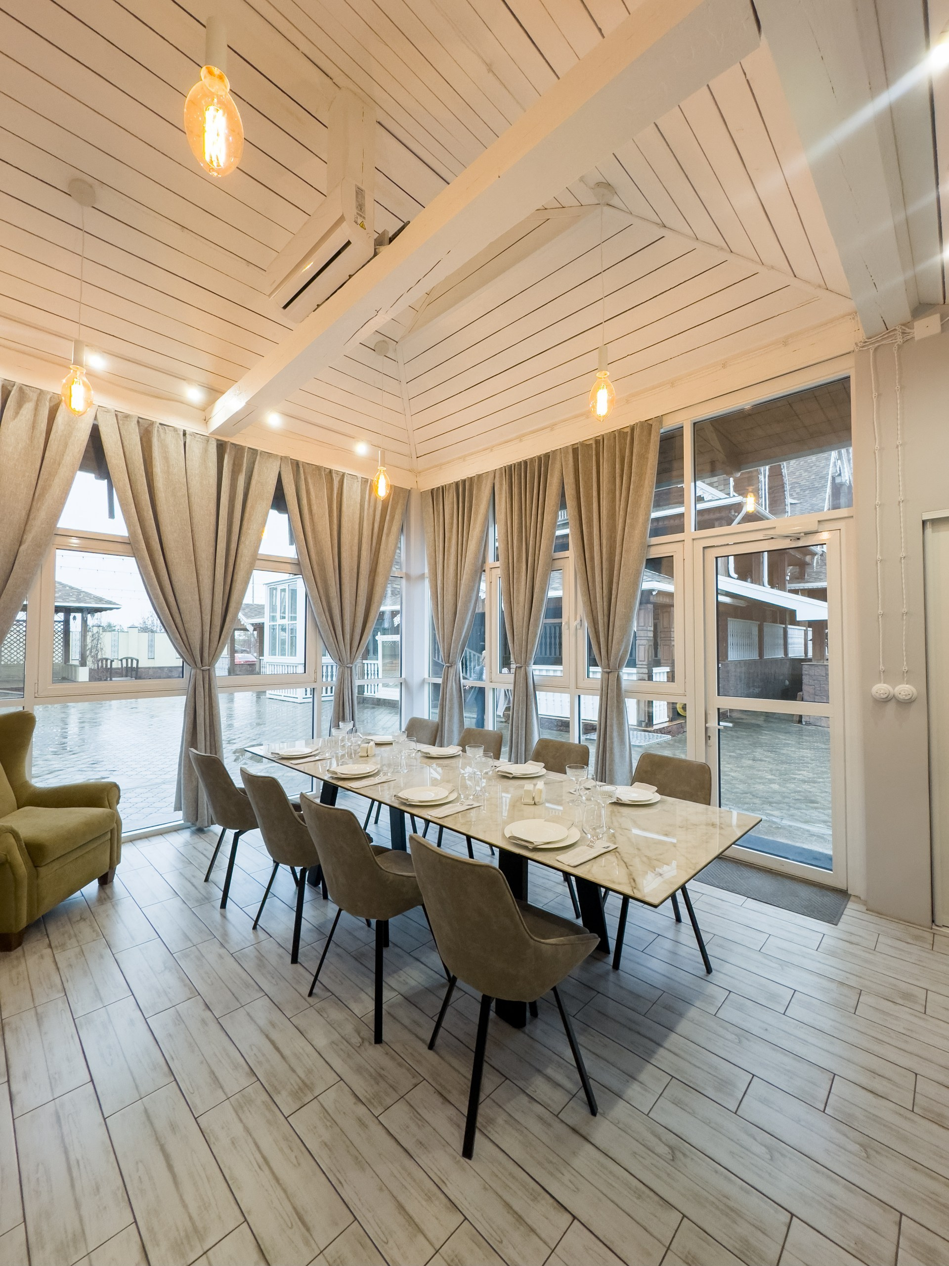 Банкетный зал ресторана «Дача». Фотограф в Оренбурге. Профессиональный фотограф