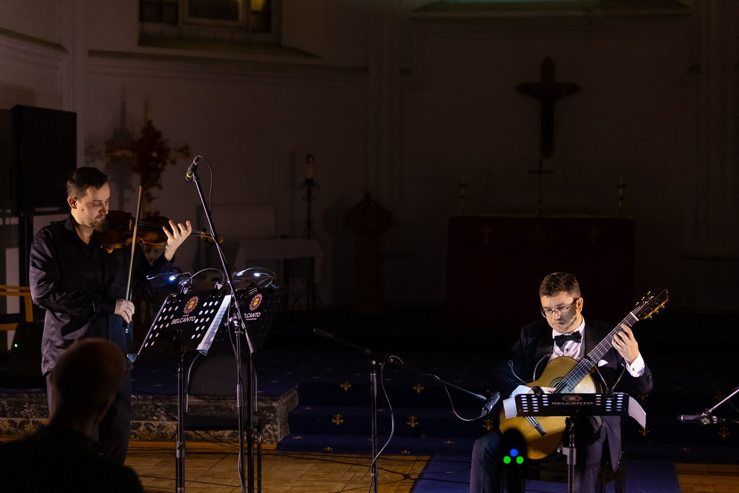 Дмитрий Бородаев и скрипач Алексей Неберикутин выступили на Гала-концерте фестиваля «Время гитары» в Англиканской церкви Святого Андрея. Дмитрий Бородаев