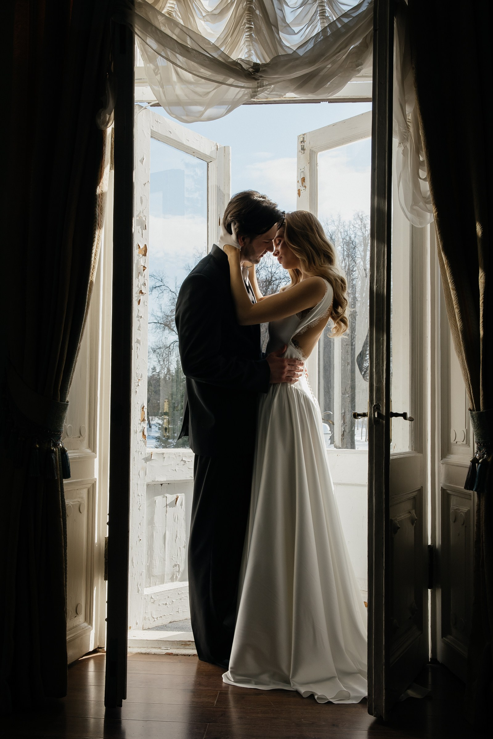 Свадебная фотосессия в усадьбе Середниково. Свадебный фотограф в Москве Элина Ларченкова. Фото, которые цепляют