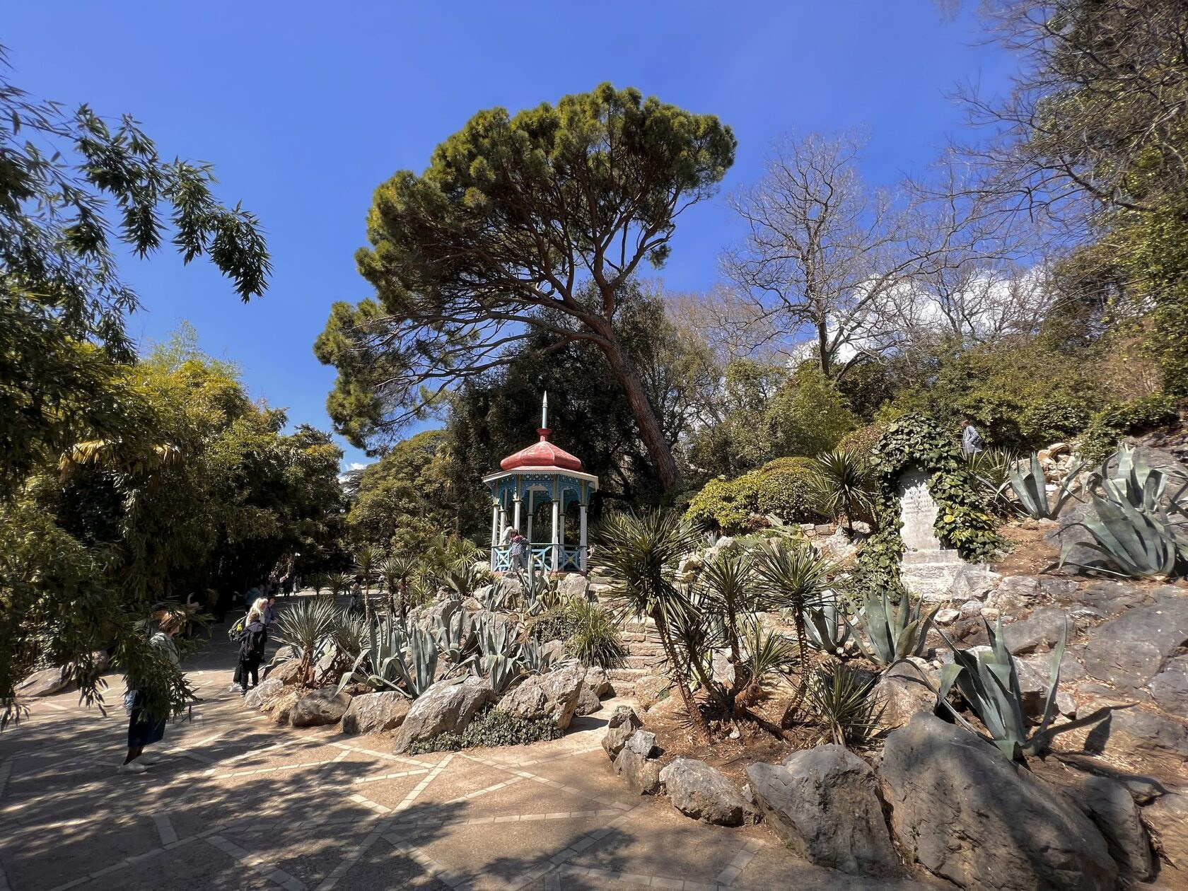 Локации для фотосессии в Ялте. Профессиональная фотосъемка в Крыму. Натуральные эмоции и живые кадры. Забронируйте дату прямо сейчас!