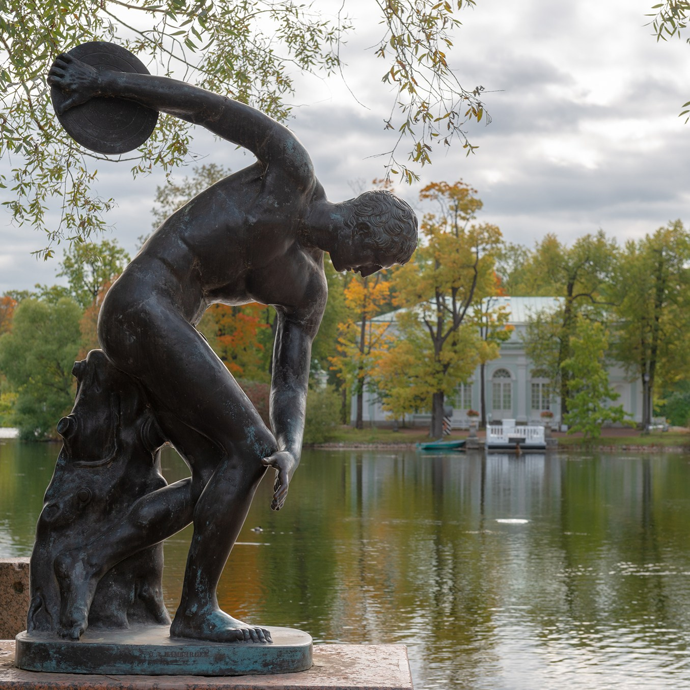 The city of Pushkin, Tsarskoye Selo. Catherine Park. Discobolus. There are even more view photos in the store.