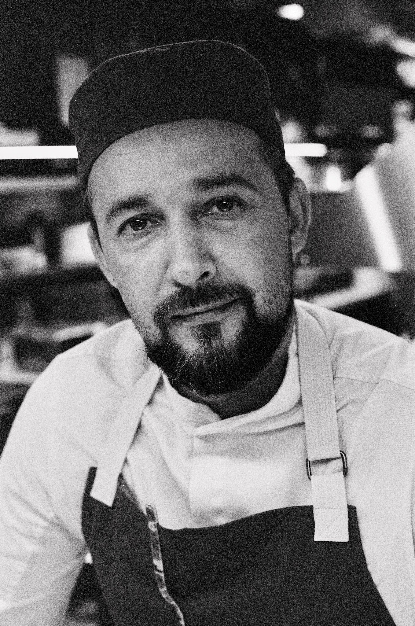 Люди. Персоны. Другой Павел Поцелуев — плёночная фотография и мастерство мясного дела