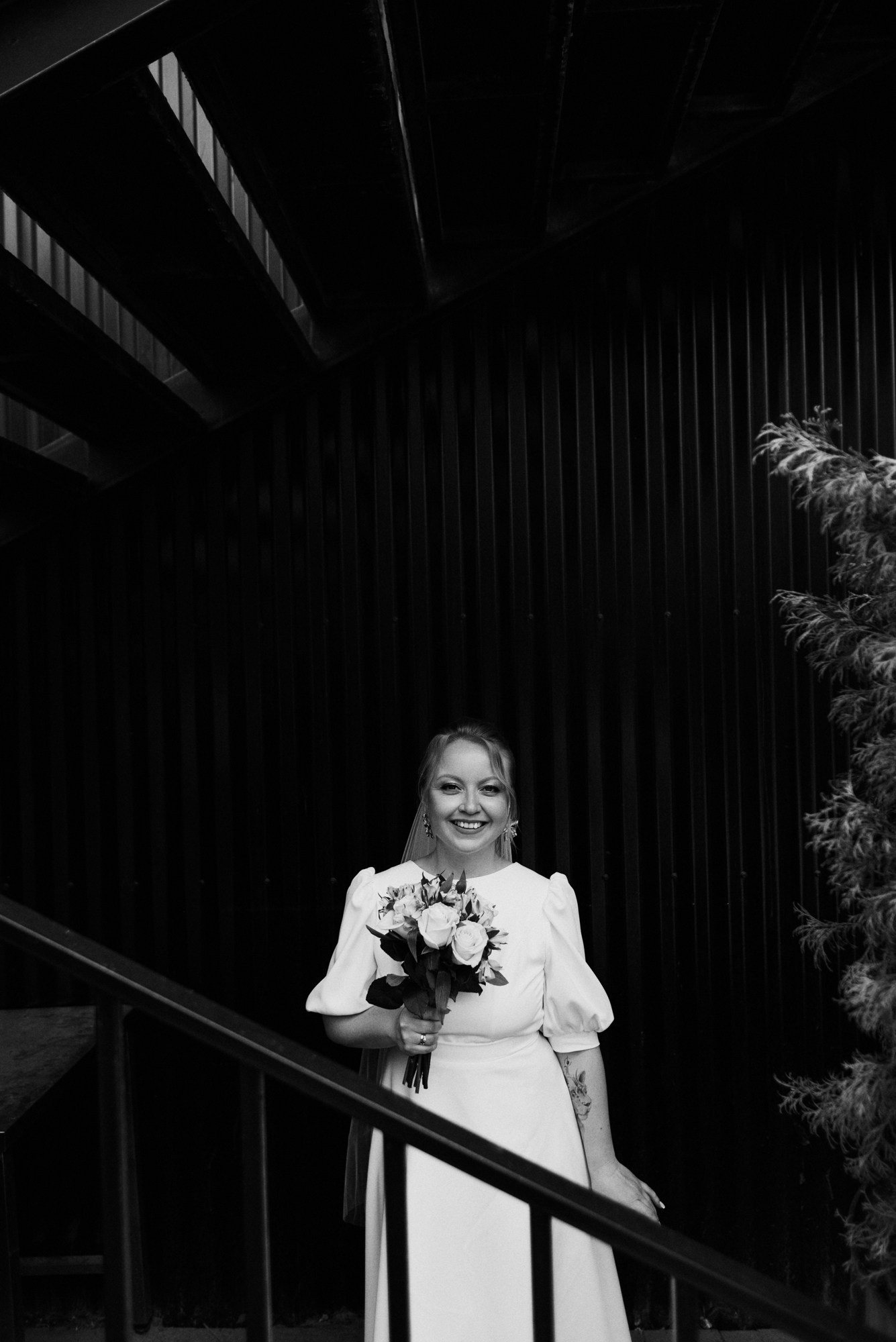 Свадебный фотограф в Тюмени — Фотосессия Павла и Марии на Набережной. Портретный фотограф Тюмень Дарья Мустафина