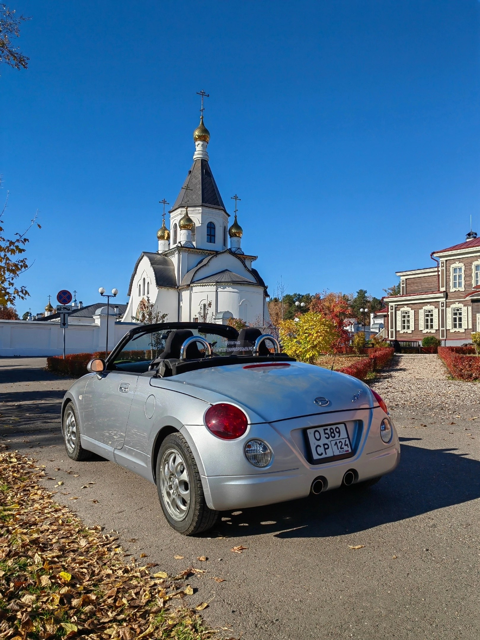 продам кабриолет в Красноярске Daihatsu Copen имиджевый автомобиль для девушки для мужчины спортивный родстер классический купить в Сибири надёжная тойота крыша металлическая за 20 секунд купить автомобиль фотосессия фотограф в Красноярске аренда прокат покататься
