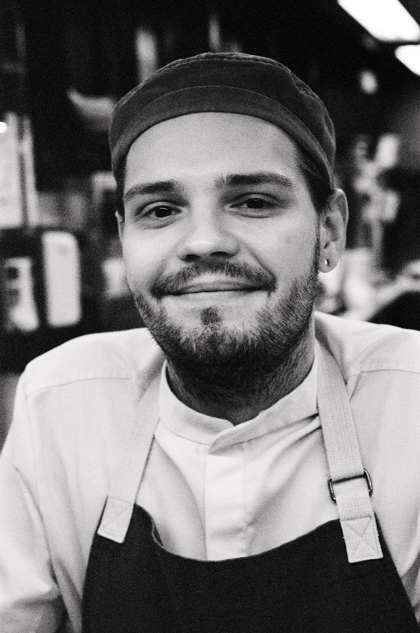 Люди. Персоны. Другой Павел Поцелуев — плёночная фотография и мастерство мясного дела