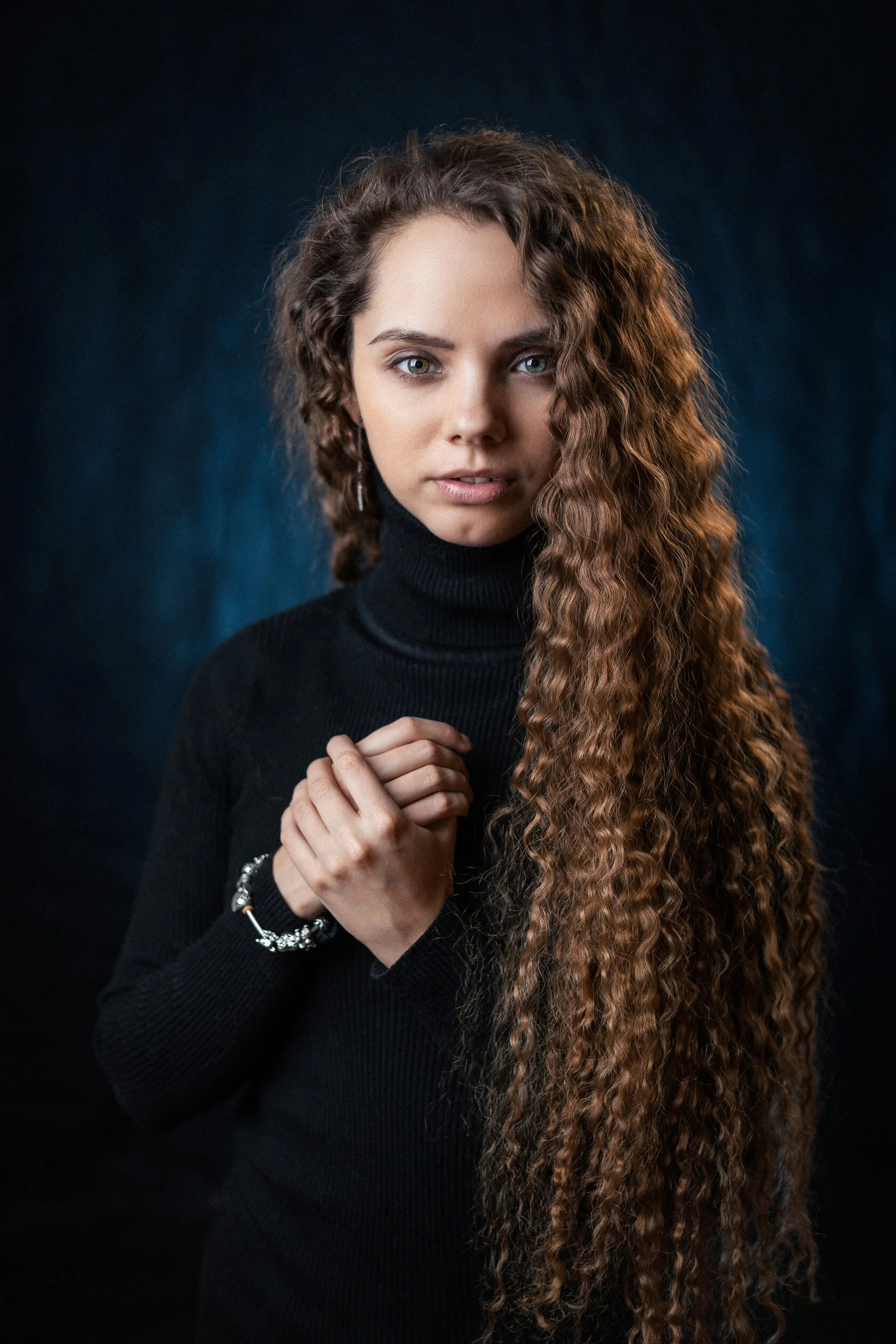 Фото девушки с длинными волосами