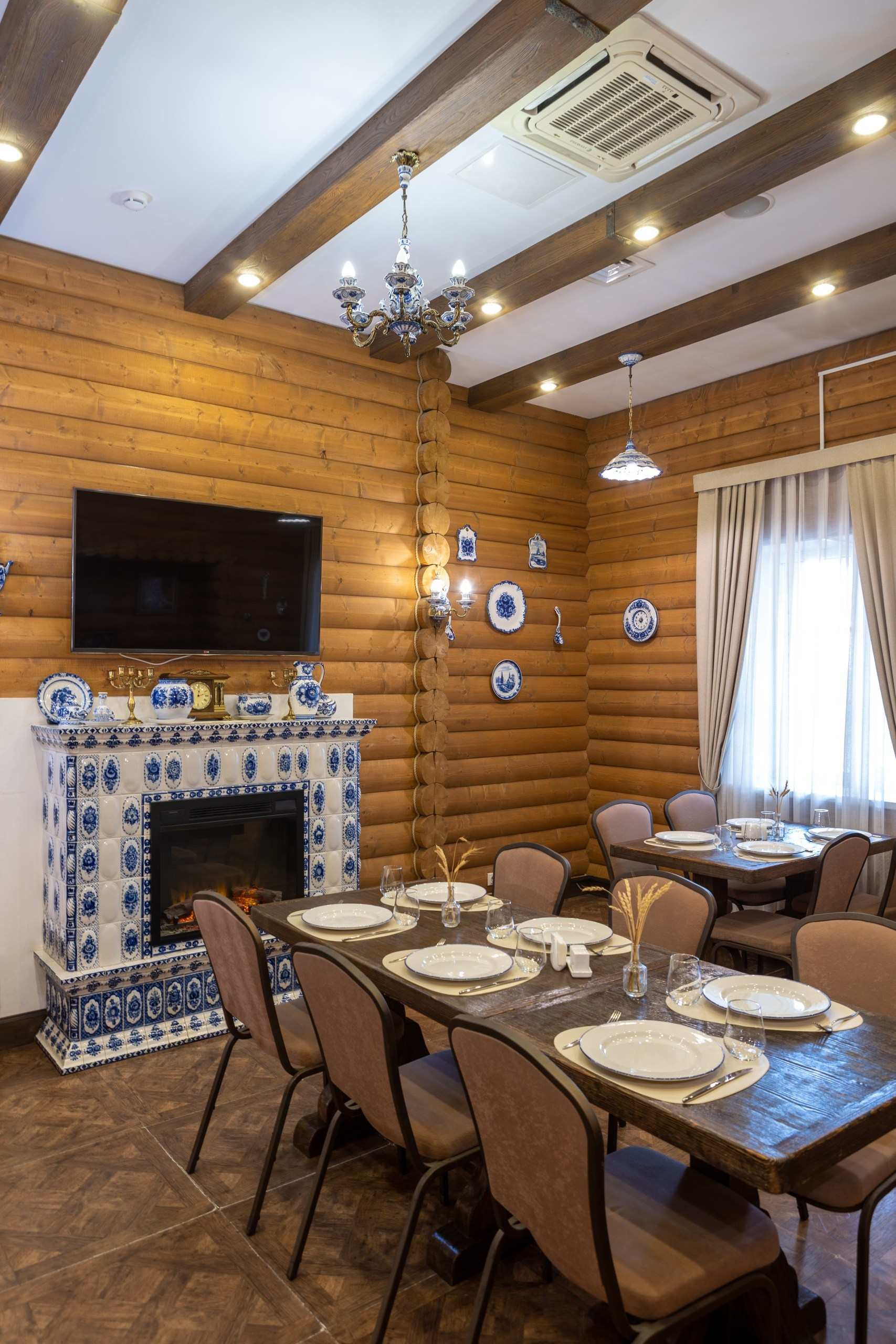 Банкетный зал «Гжель», ресторана «Дача ". Фотограф в Оренбурге. Профессиональный фотограф