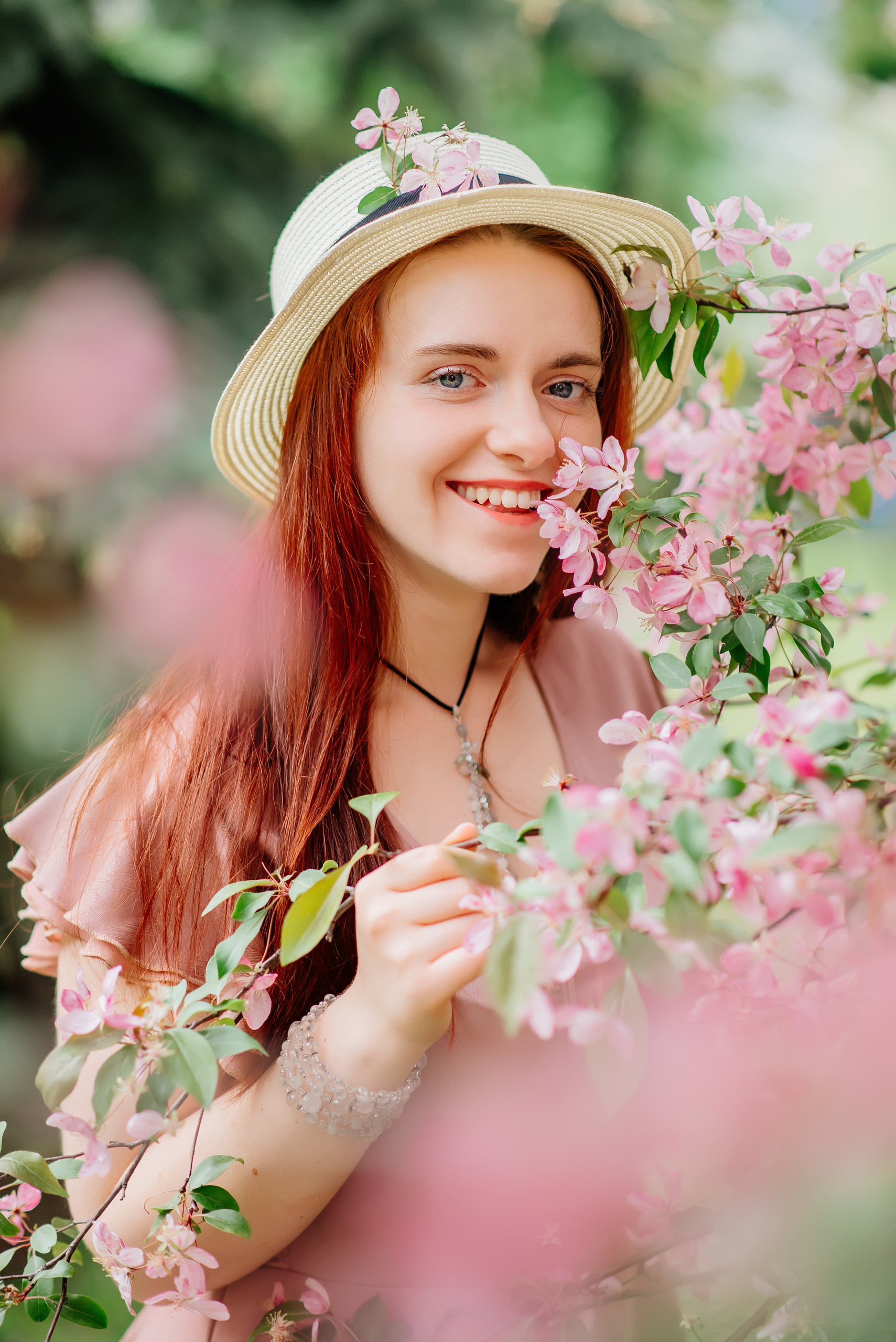 Фотосессия в цветущих садах. Семейный и свадебный фотограф Семенова Инна