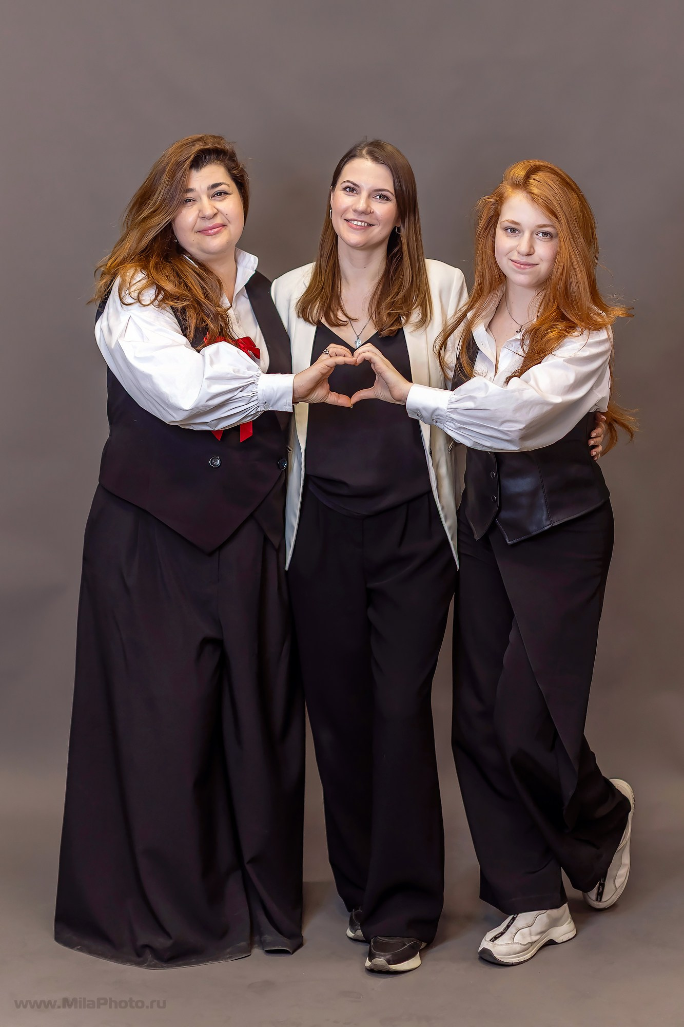 Галерея съемок в студиях. Фотограф и видеограф Москва. Свадебный фотограф, видеограф. Выпускные альбомы. Оживающие альбомы