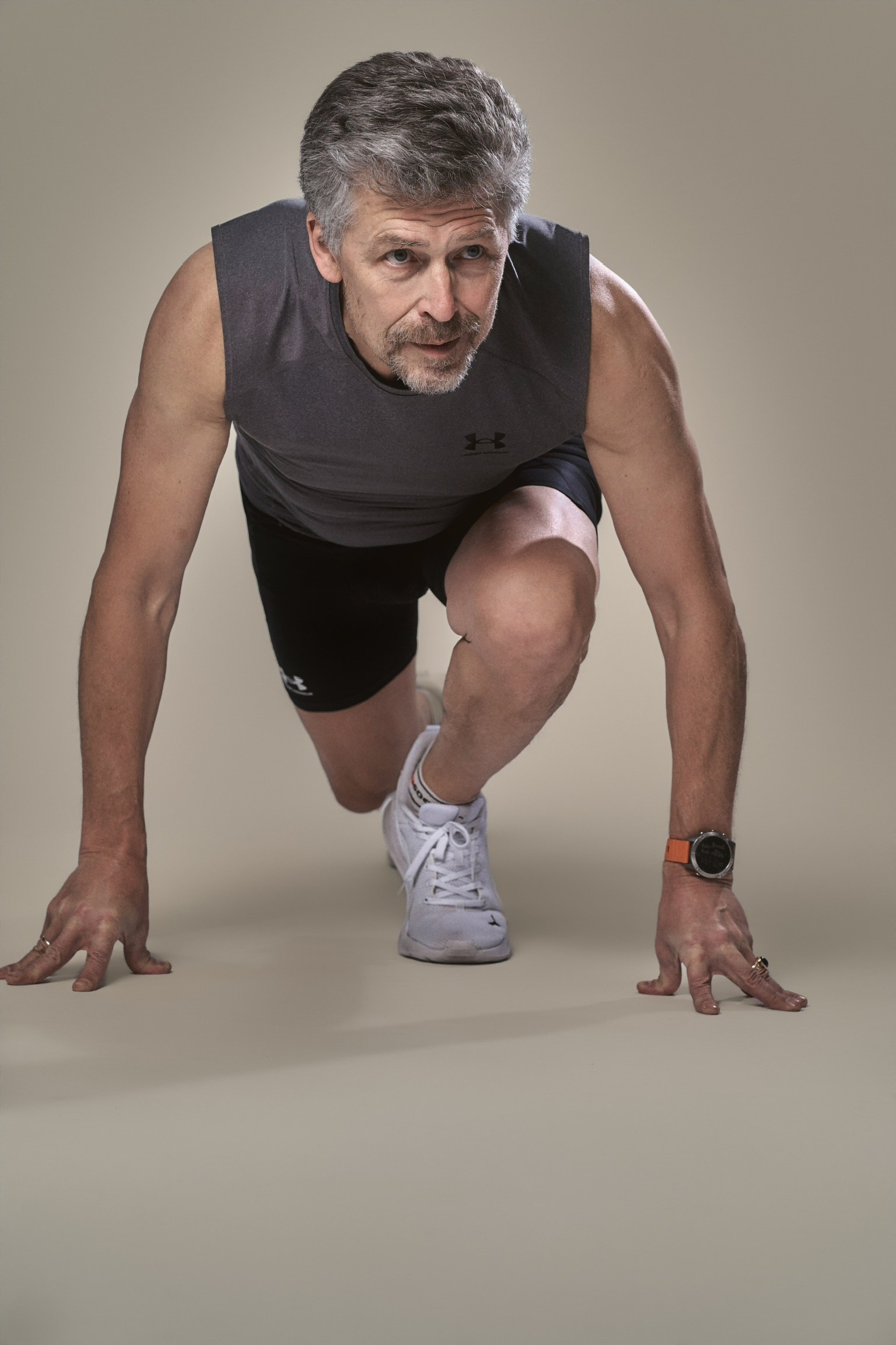 Мужской портрет, мужской фотограф, фотосессия на циклораме