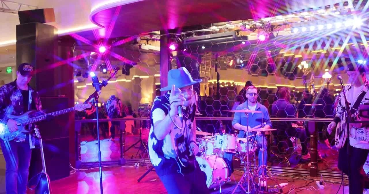 Деловая фотосъемка, предметная, студийный портрет. Рекламная фотосессия. ФОТОуслуги для бизнеса, имиджевая фото-видео съемка. Фотограф, фотопроекты Михаила Семенова в Ярославле. Фотошкола