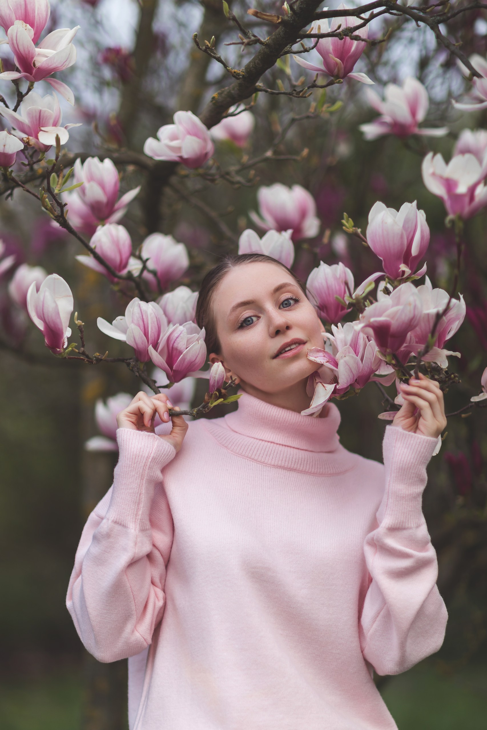 Фотосессия случайной прохожей в магнолии. Семейный и детский фотограф Краснодар Валерия Власенко