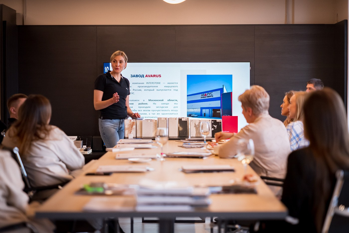 Презентация компании INTERSTONE — производителя и поставщика кварцевого камня, акрилового камня и широкоформатных керамических плит. ВУД ТВОРЕЦ мебельная фабрика|ТВОРЕЦ студия мебели