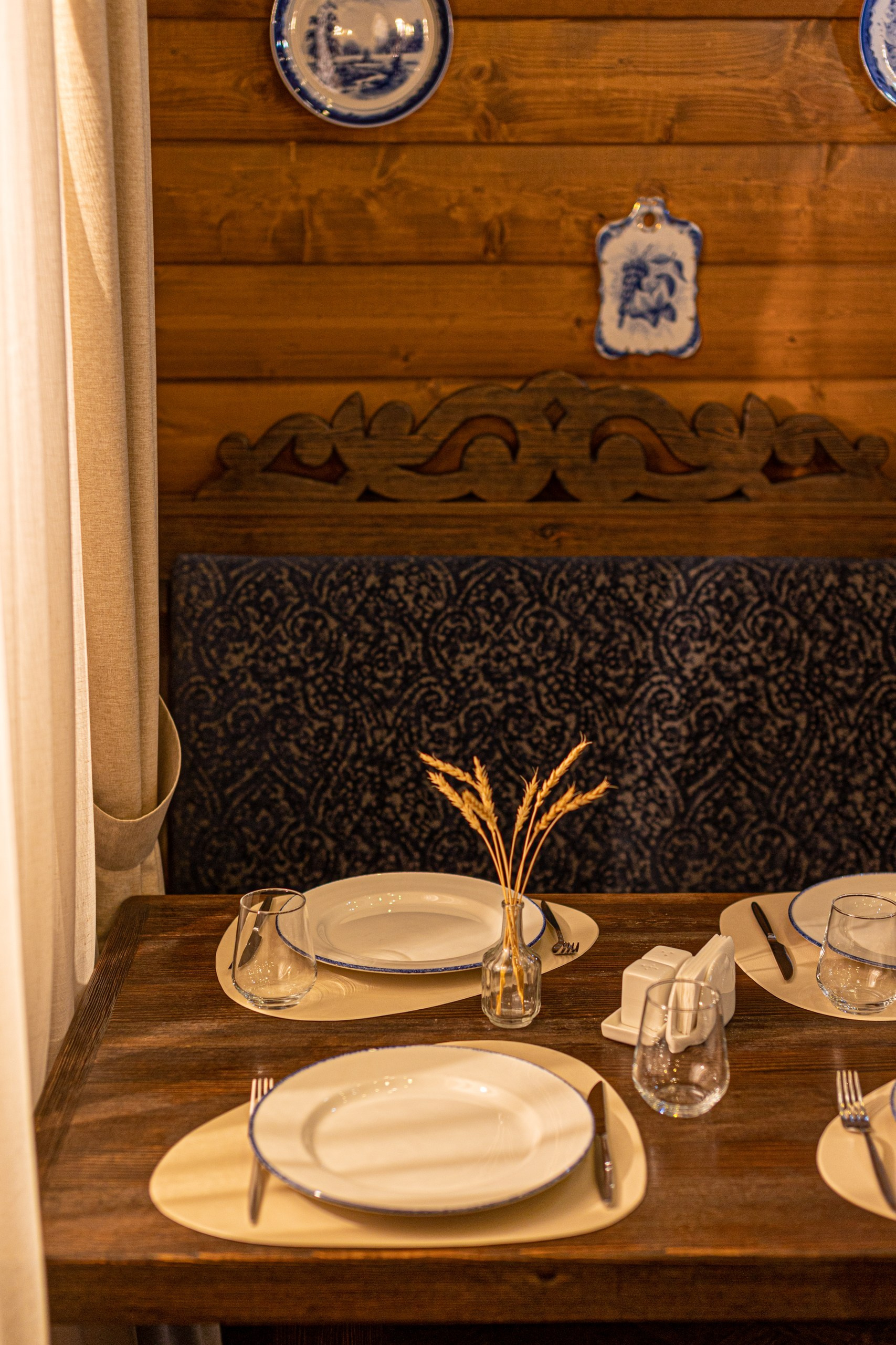 Банкетный зал «Гжель», ресторана «Дача ". Фотограф в Оренбурге. Профессиональный фотограф