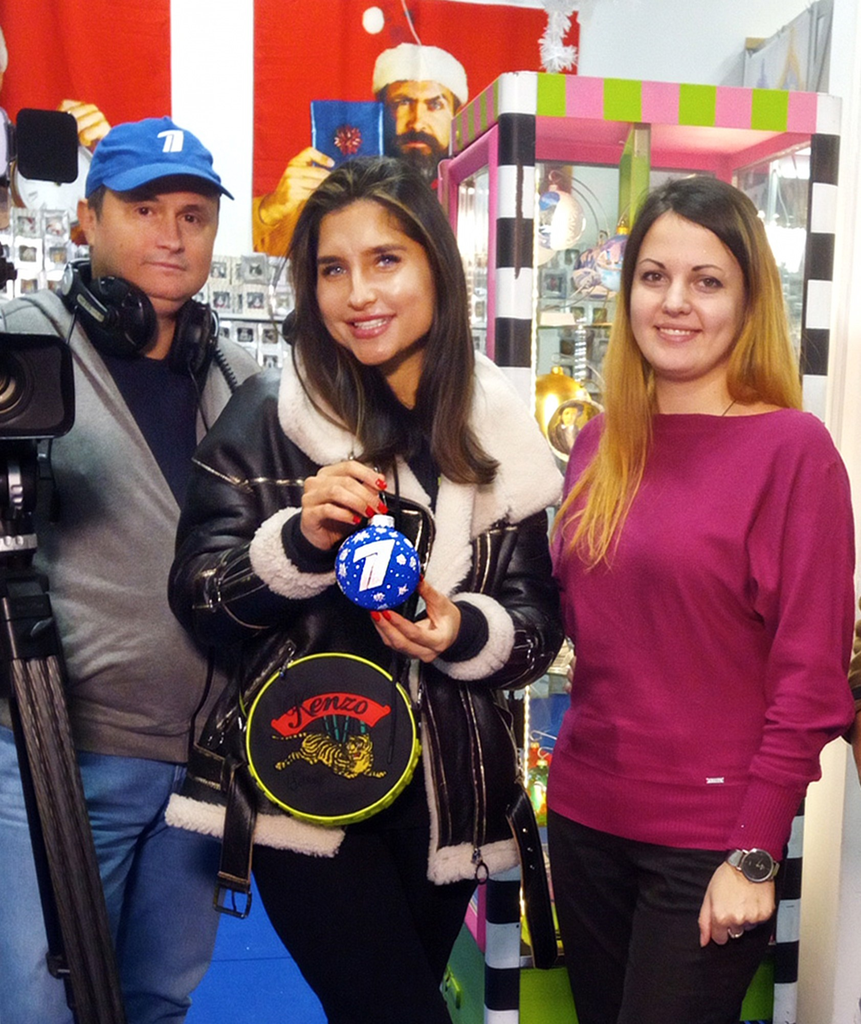 Елочный шар с росписью-Ваш лучший подарок на Новый Год. Арт-вечеринки и мастер-классы в Москве для взрослых и детей