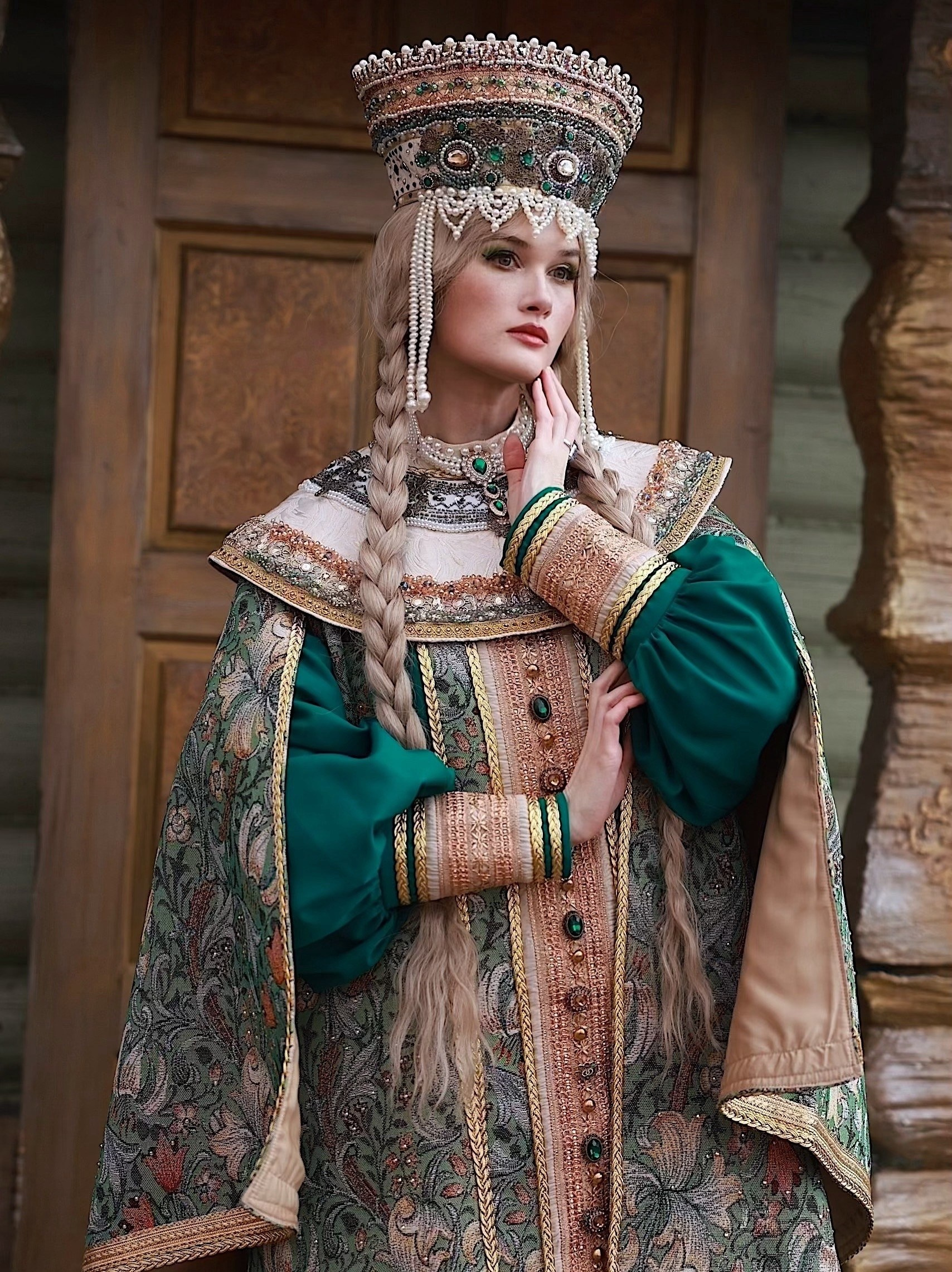 Царица. Русские народные костюмы в Москве