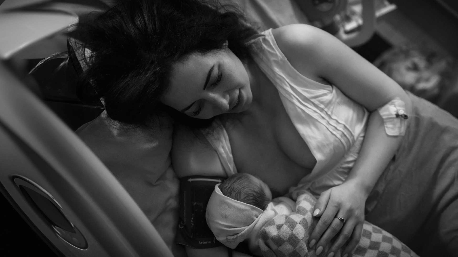 Видео рождения. Яна Кром Фотограф ньюборн в Москве