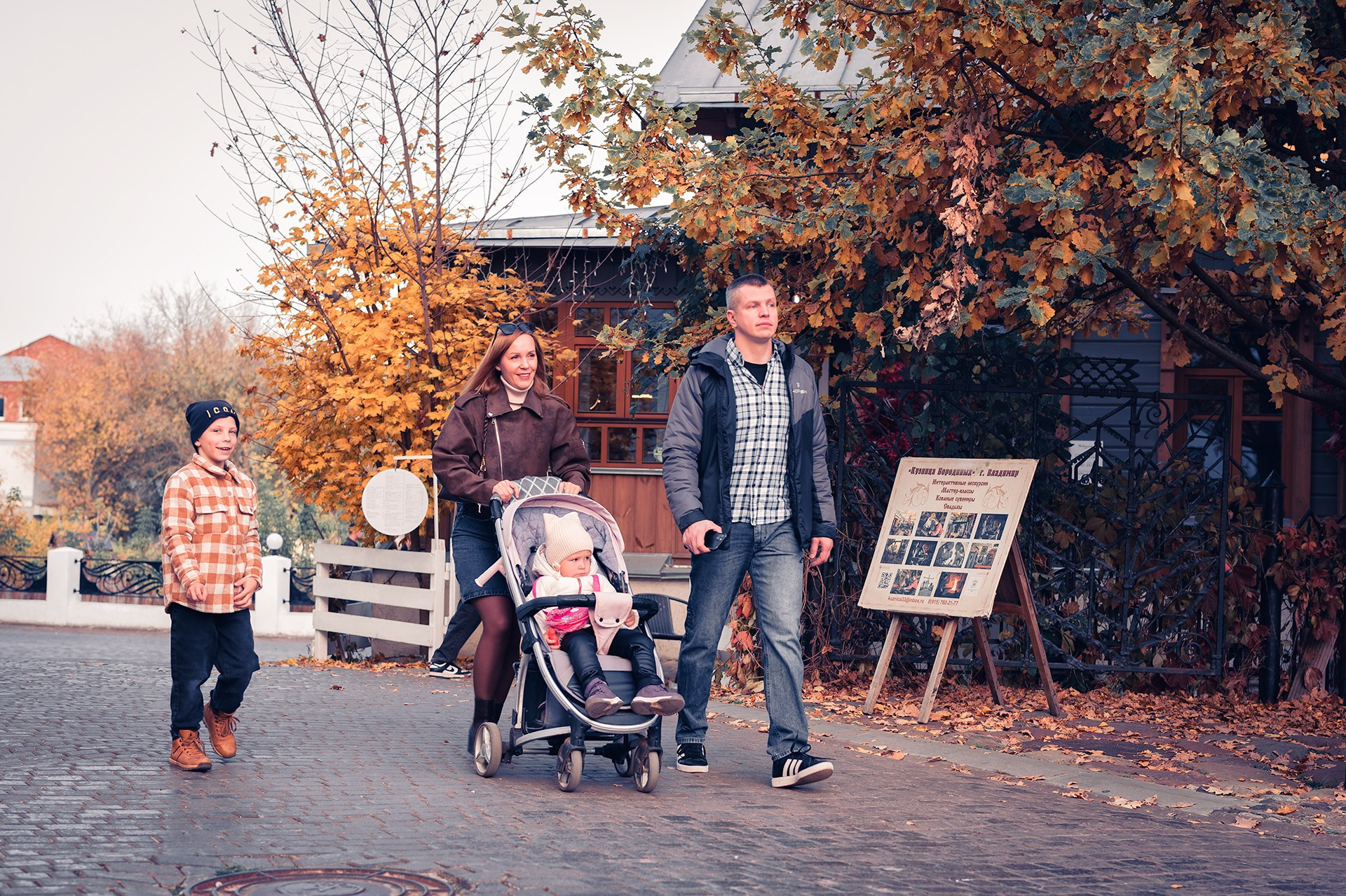 Семейные фотосессии пары с ребёнком