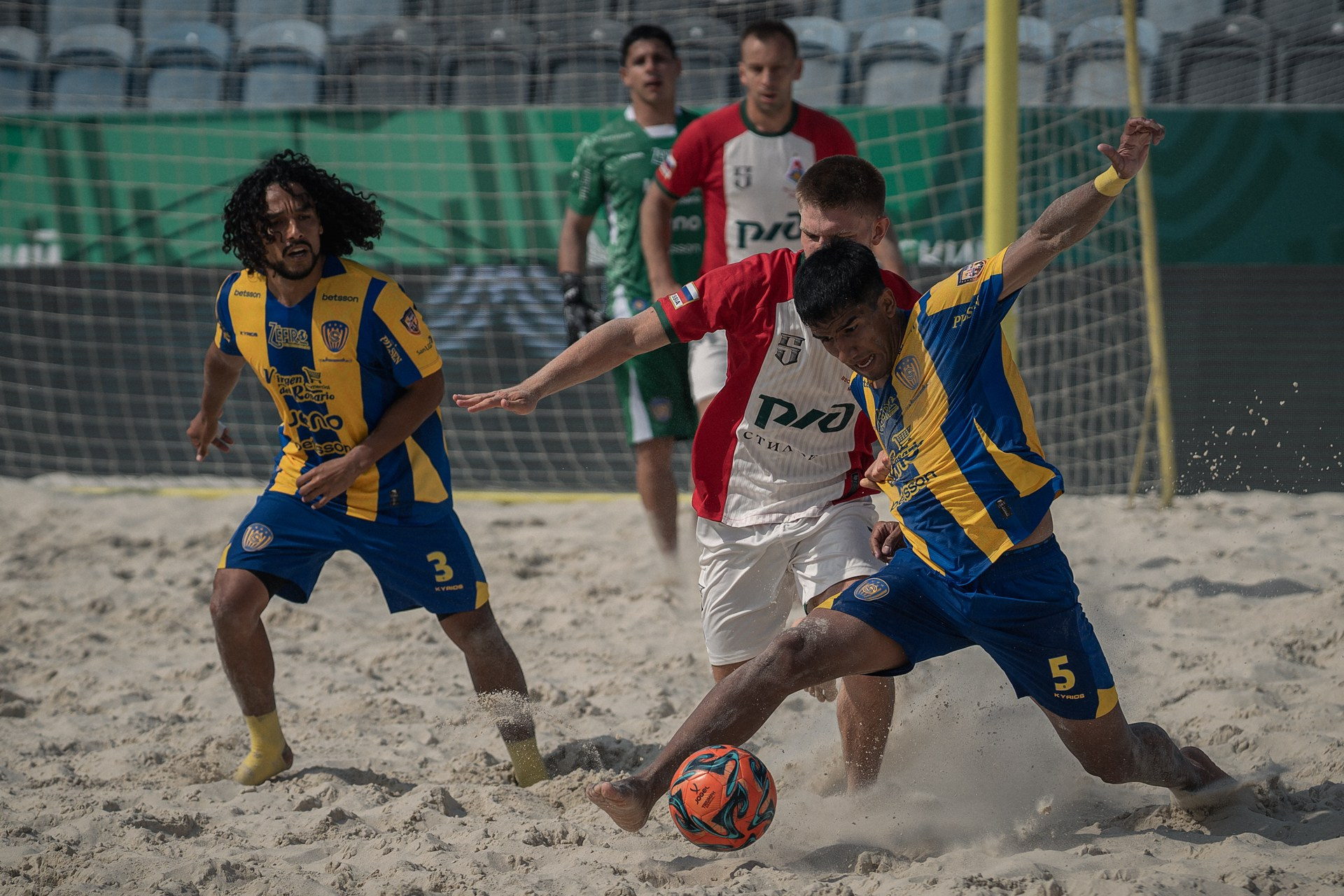 Beach Soccer: Lokomotiv vs Sportivo Luqueño — 6:4 Photo Report | Sergey Churnosov