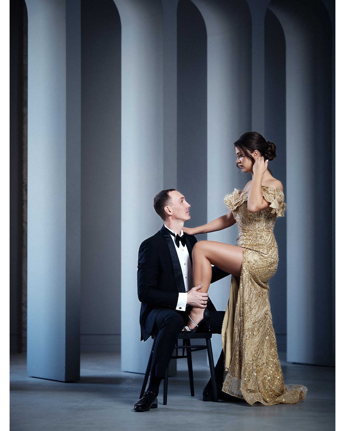 Портрет женщины в вечернем платье на фотосессии 10 лет свадьбы