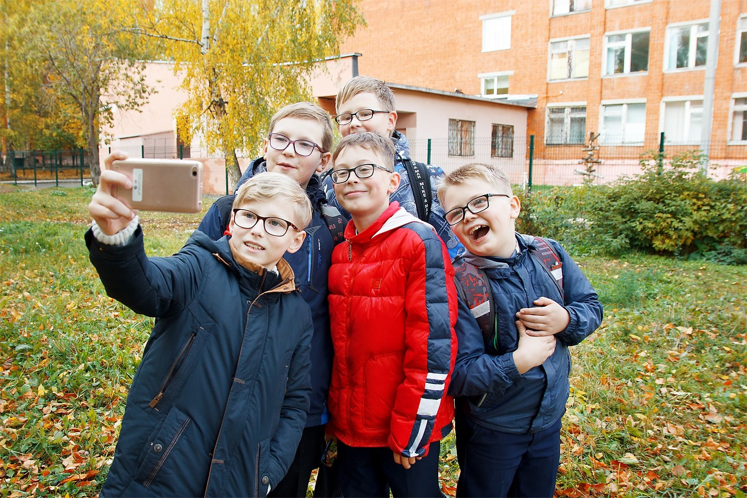 НАЧАЛЬНАЯ ШКОЛА. ШКОЛЬНЫЙ И ДЕТСКИЙ ФОТОГРАФ В ИЖЕВСКЕ ОКСАНА ПЕРЕВОЗЧИКОВА, ВЫПУСКНЫЕ АЛЬБОМЫ