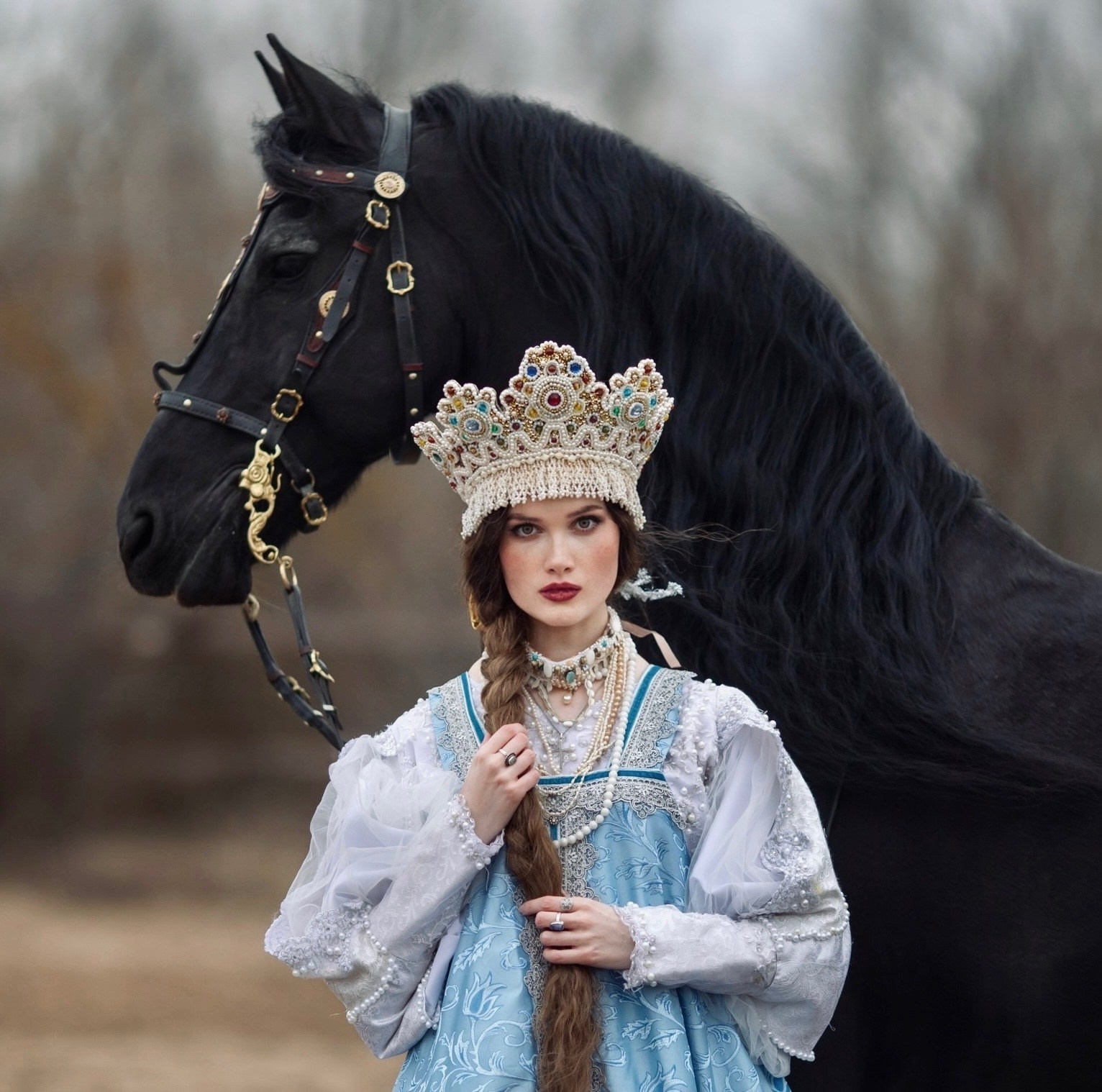 Снежная зима. Русские народные костюмы в Москве