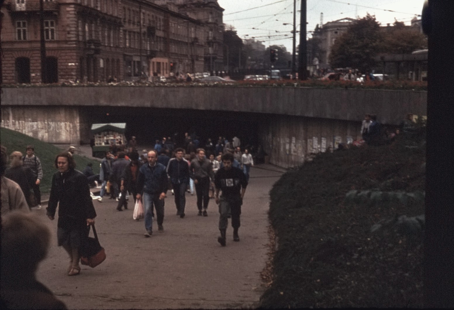 КРАКОВ, ОСЕНЬ 1990. СНИМАЛ ДЕДУЛЯ. Nebyl