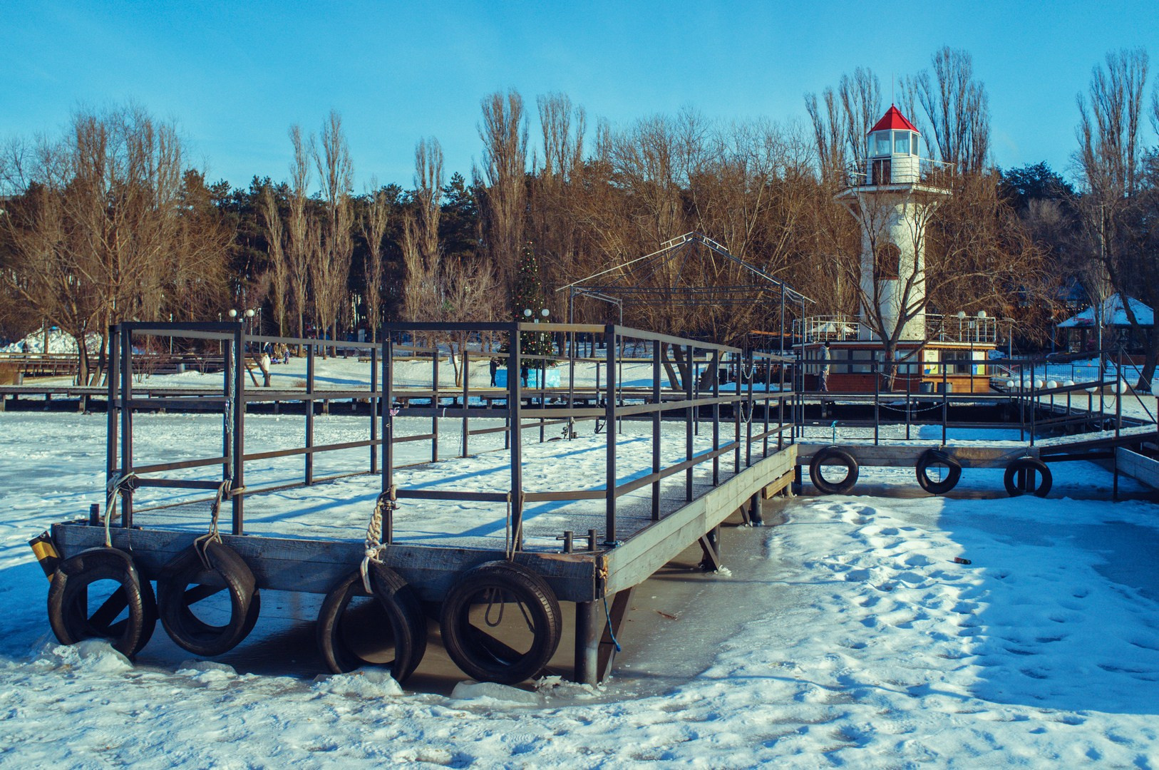 Зима уходящая. Руслан Шувалов (поэтограф)