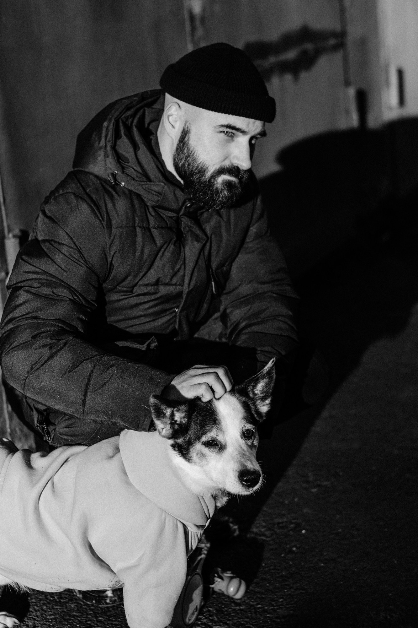 Мужская фотосессия с собакой в Тюмени — Саша и Тони. Фотограф Дарья Мустафина, Тюмень