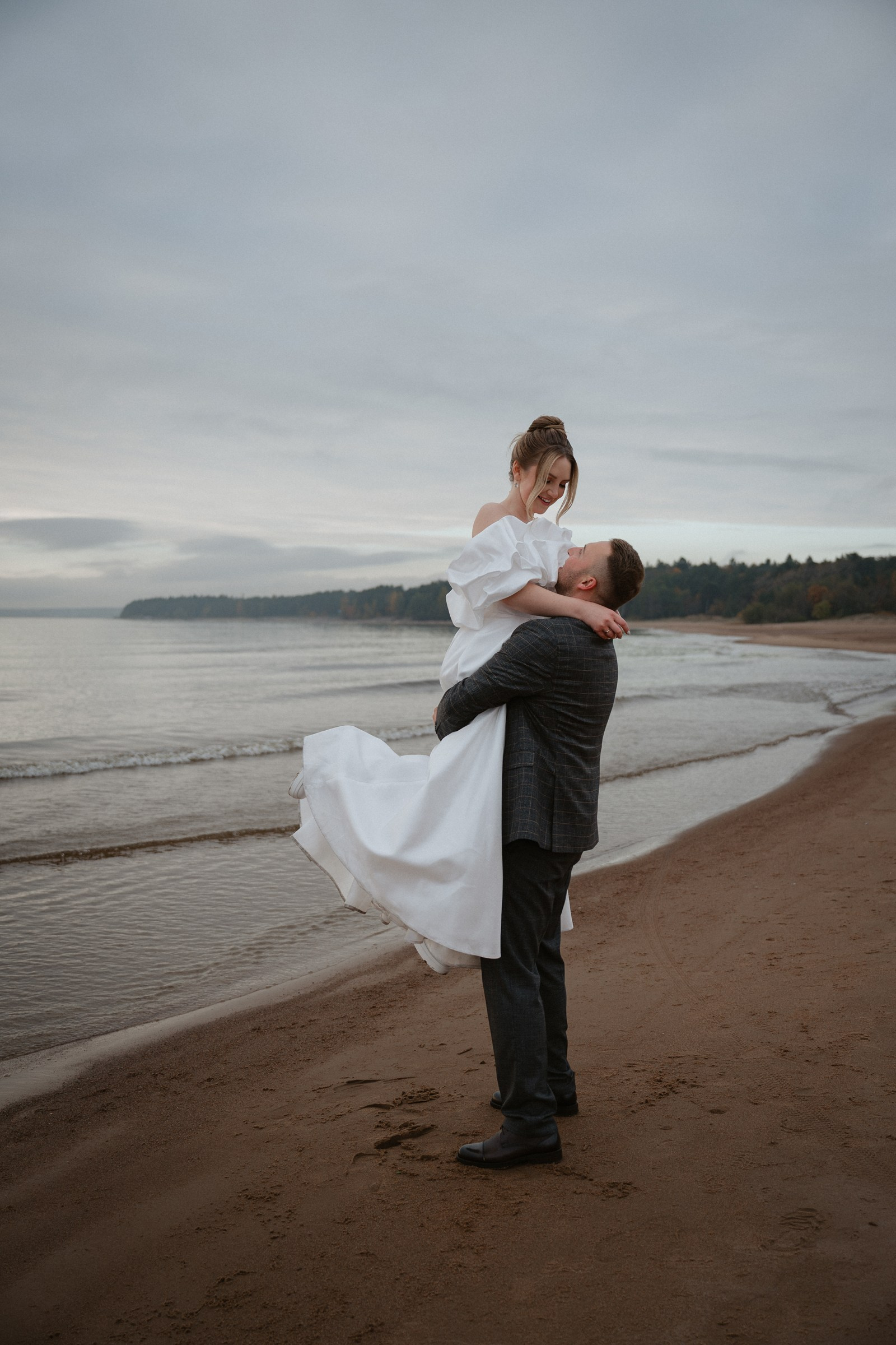 свадебная фотосессия на берегу Финского залива