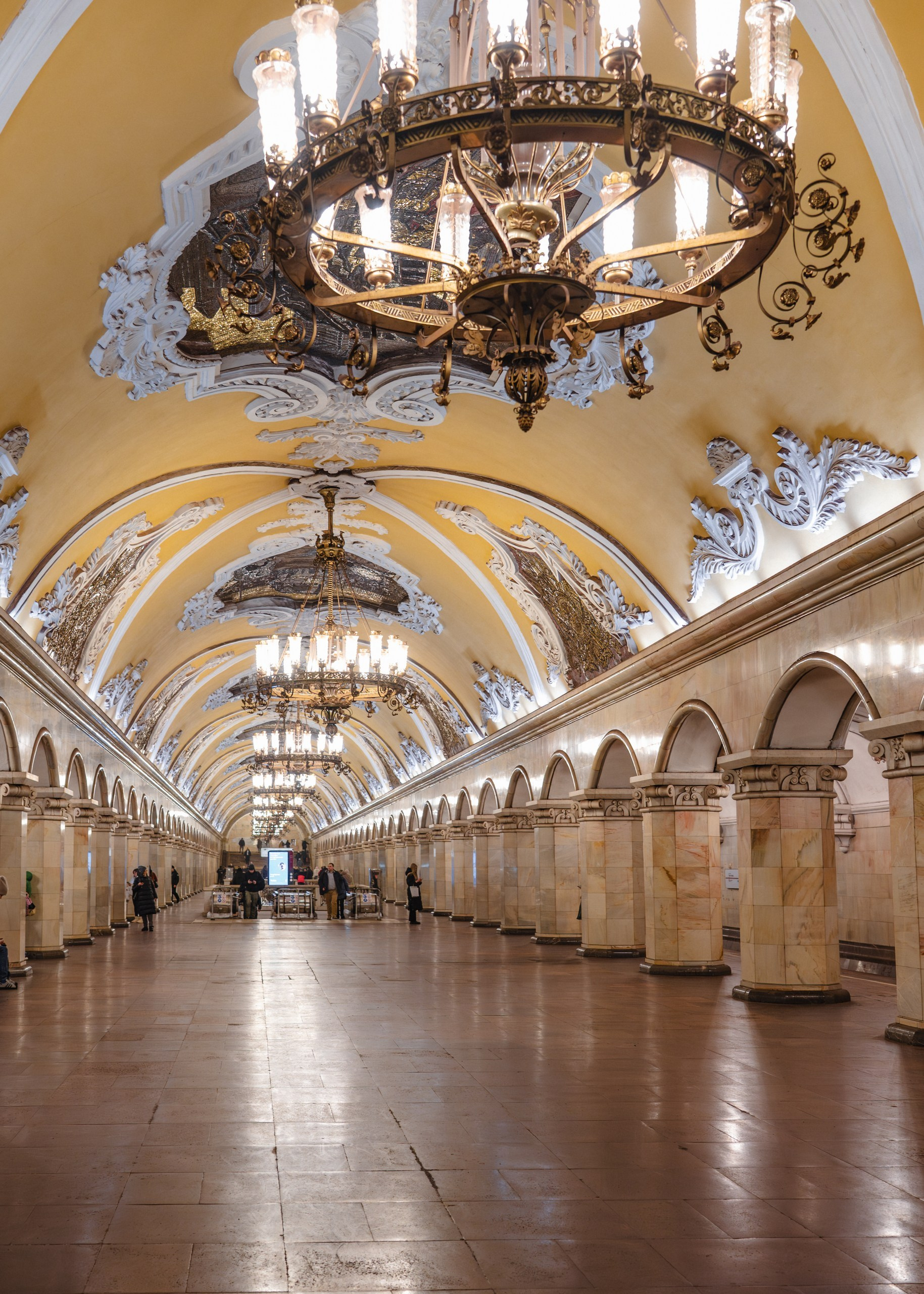 Парадные залы подземного дворца. П&П — Полезное с Приятным. Фотоэкскурсии — Москва на память. Экскурсовод и фотограф в Москве. Увези столицу в своём альбоме!