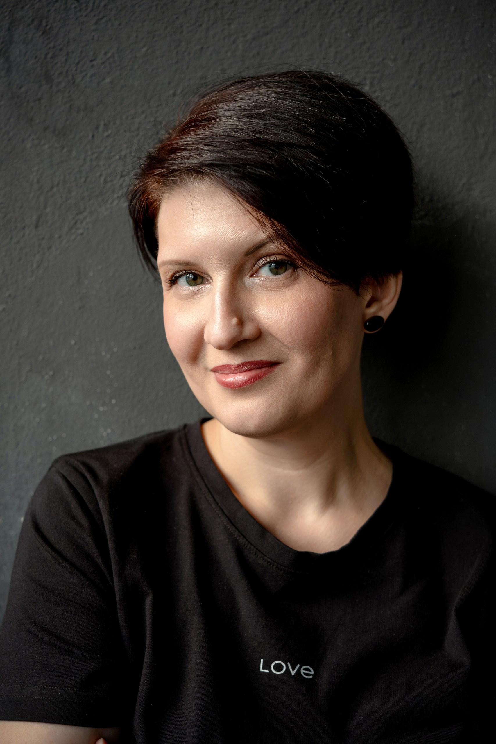 Женя с сыновьями — минимализм в лофте. Фотограф и видеограф в Тюмени Анна Жагорина, ваши фото еще не отдавали так быстро!