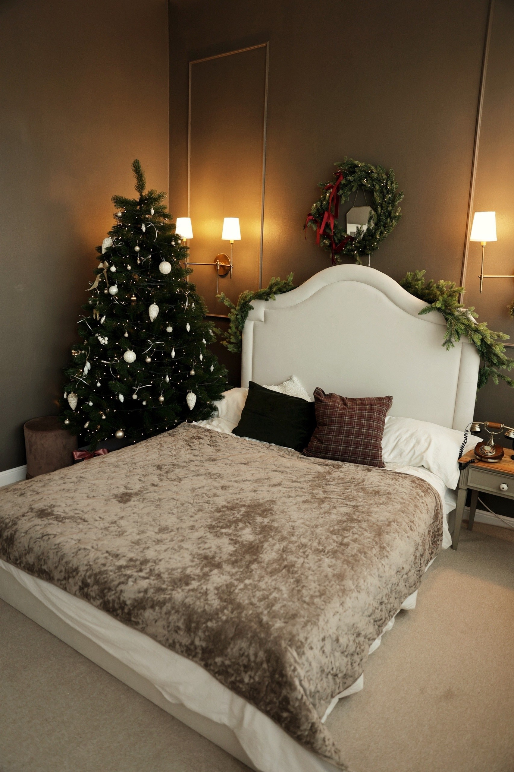 Фотостудии Севастополя. Лучшие фотостудии Севастополя. Фото интерьера фотостудий. Актуальные фото фотостудий Севастополя. Профессиональная фотосъемка в Крыму. Натуральные эмоции и живые кадры. Забронируйте дату прямо сейчас!