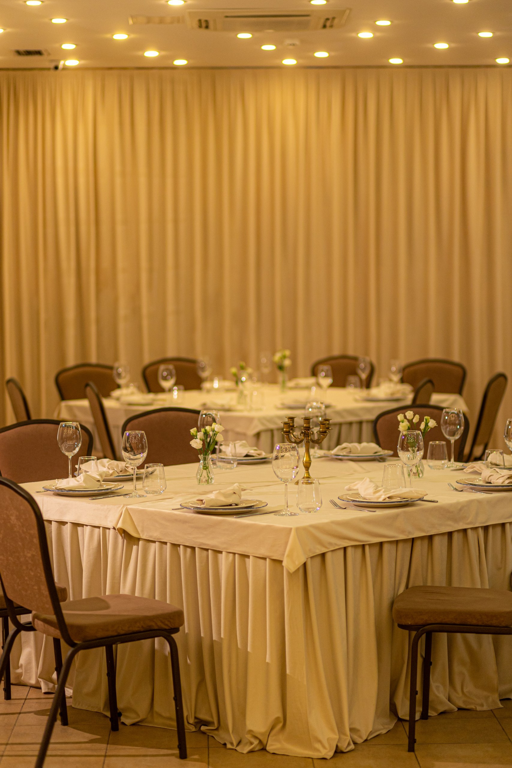 Банкетный зал ресторана Дача. Фотограф в Оренбурге. Профессиональный фотограф