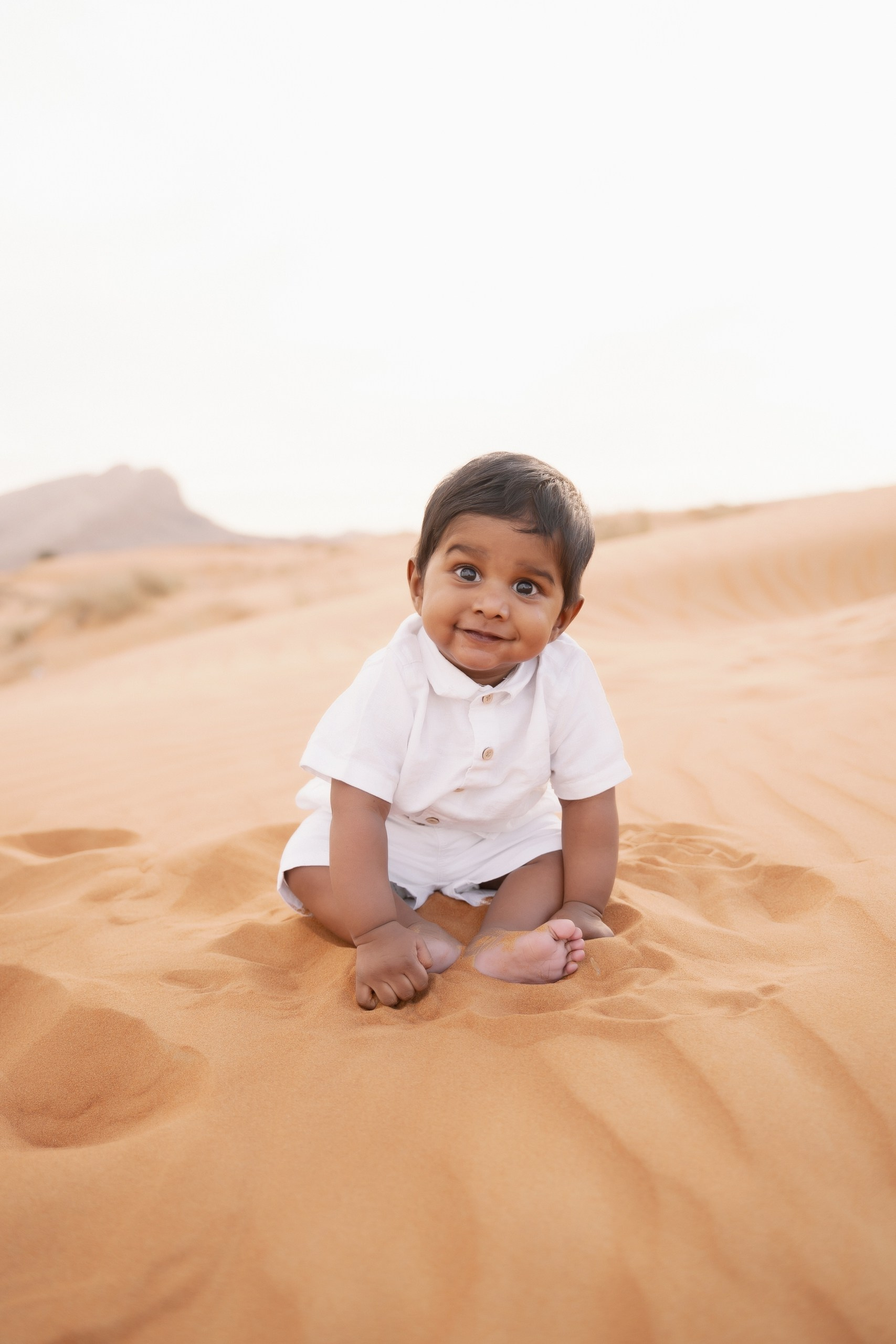 Family photographer in abu dhabi dubai sharjah fujeirah