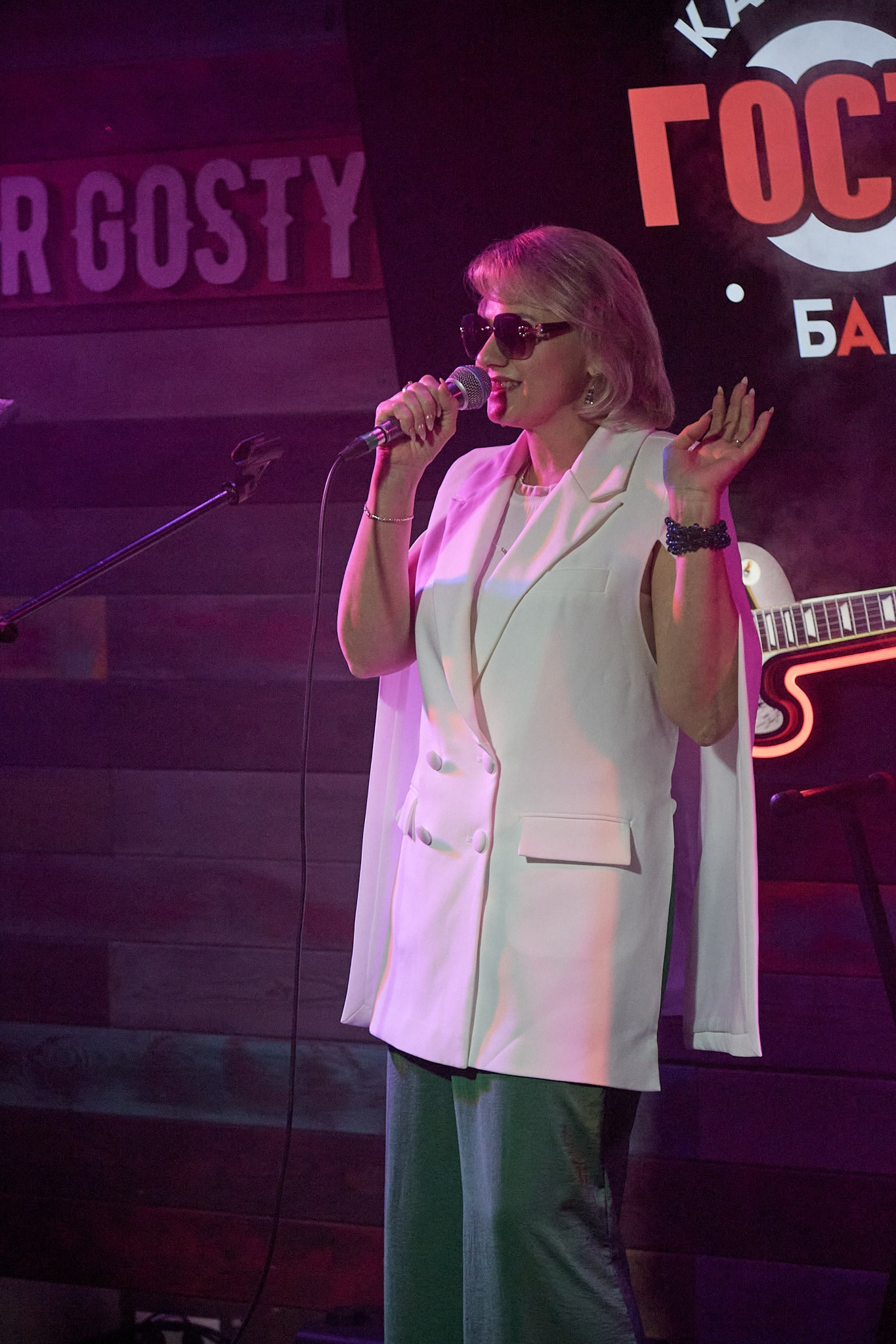 Концерт в баре «Гости». Фотограф Омск | Александр Вандеров