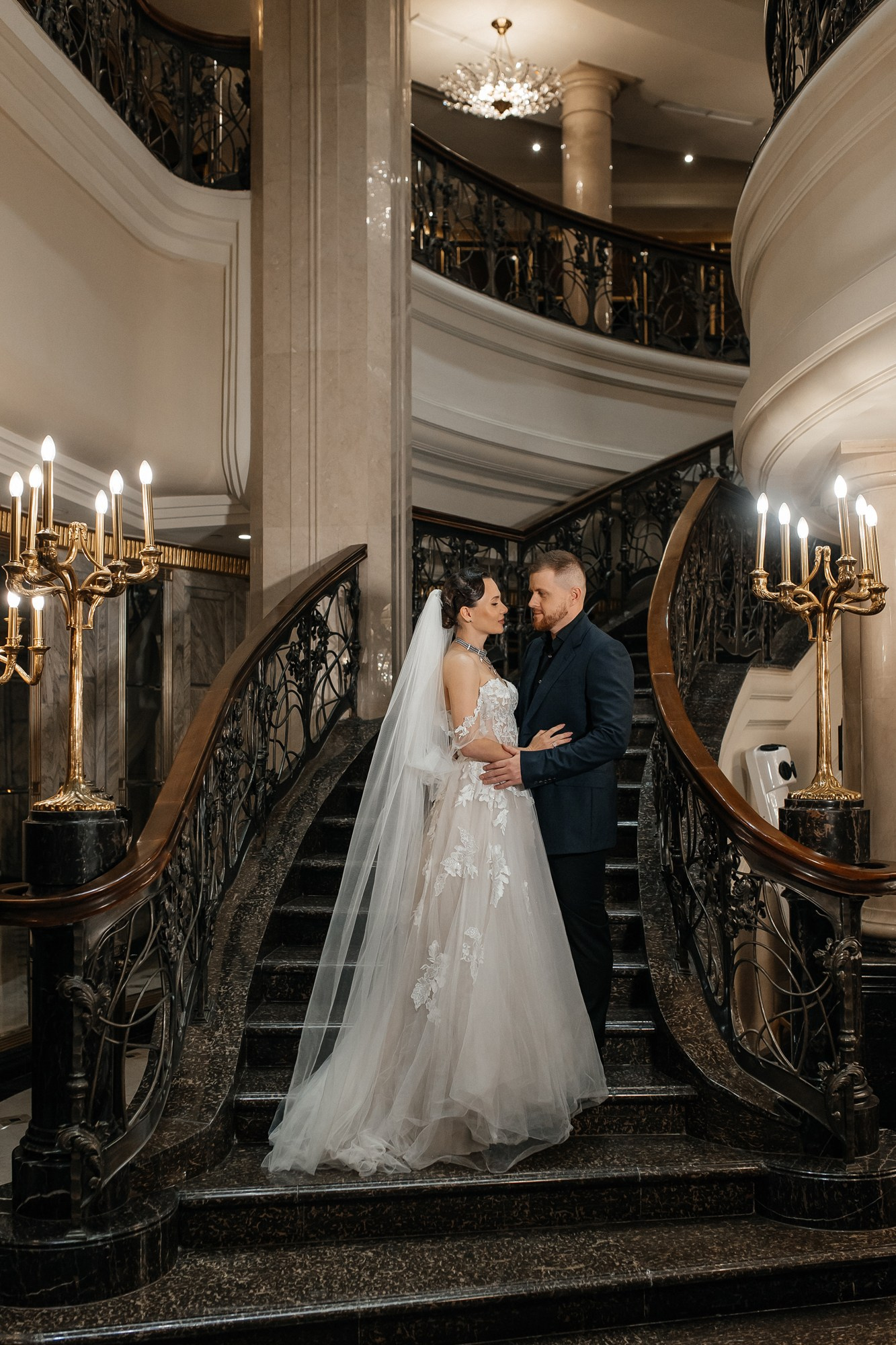 свадебная фотосессия в отеле в сент реджис никольская