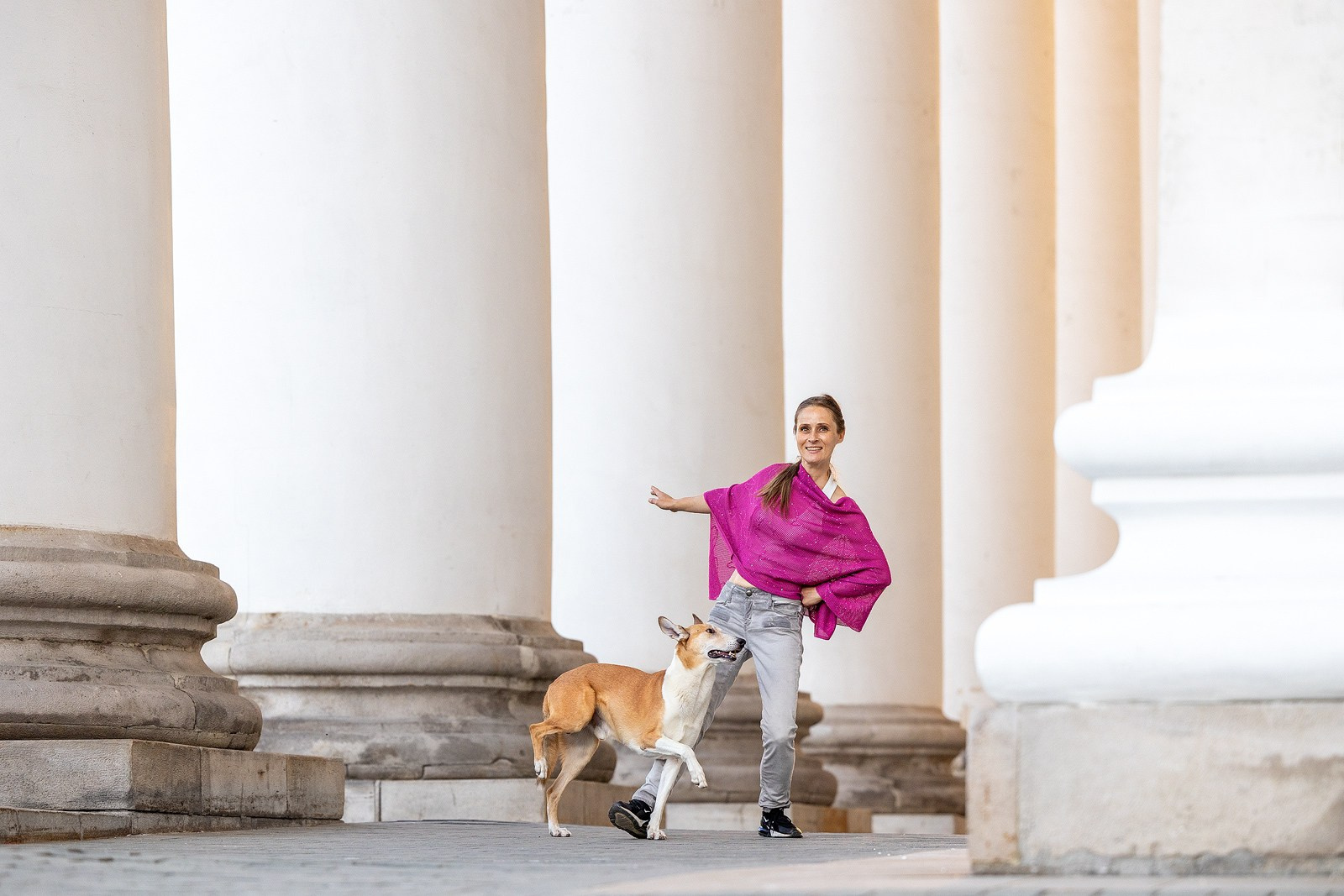 Винтик и Вита в городе. Фотограф-анималист Natalia Deingel | Фотосъемка собак в Москве