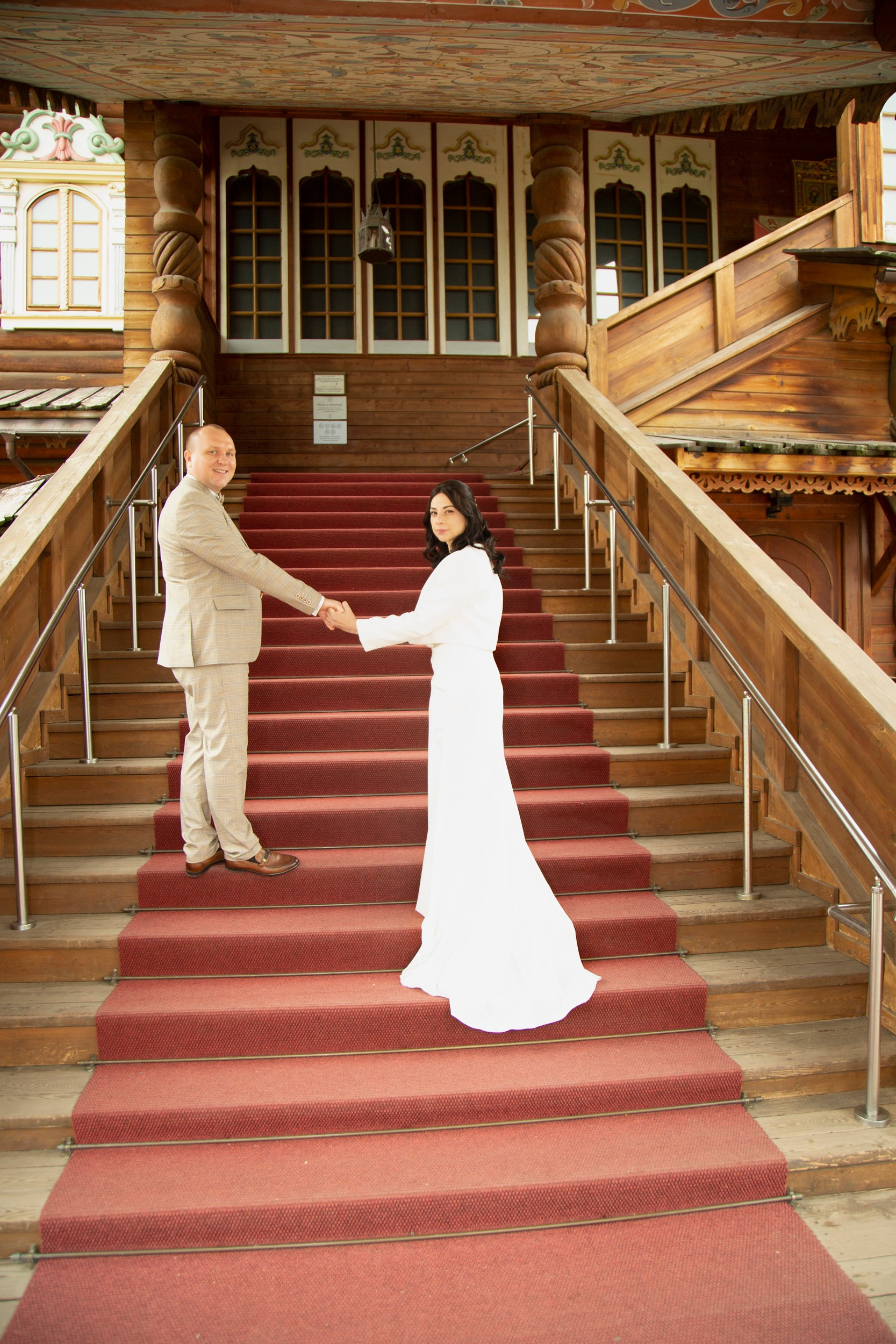 Свадебная фотосессия бракосочетания во Дворце Алексея Михайловича в Коломенском в Москве для Ирины и Андрея. Фотосессия в студии в Москве от профессионального фотографа услуги по доступным ценам