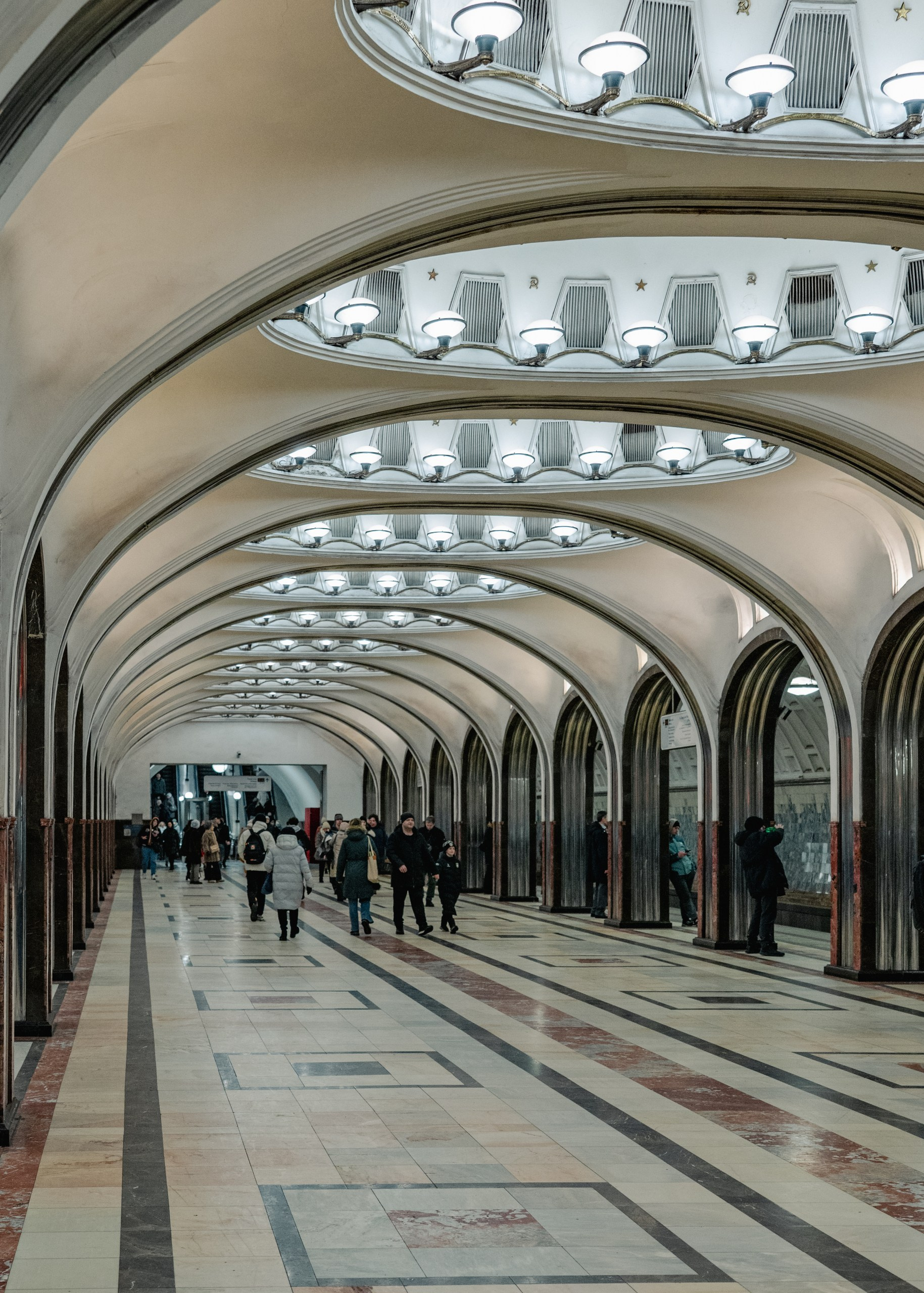 Парадные залы подземного дворца. П&П — Полезное с Приятным. Фотоэкскурсии — Москва на память. Экскурсовод и фотограф в Москве. Увези столицу в своём альбоме!