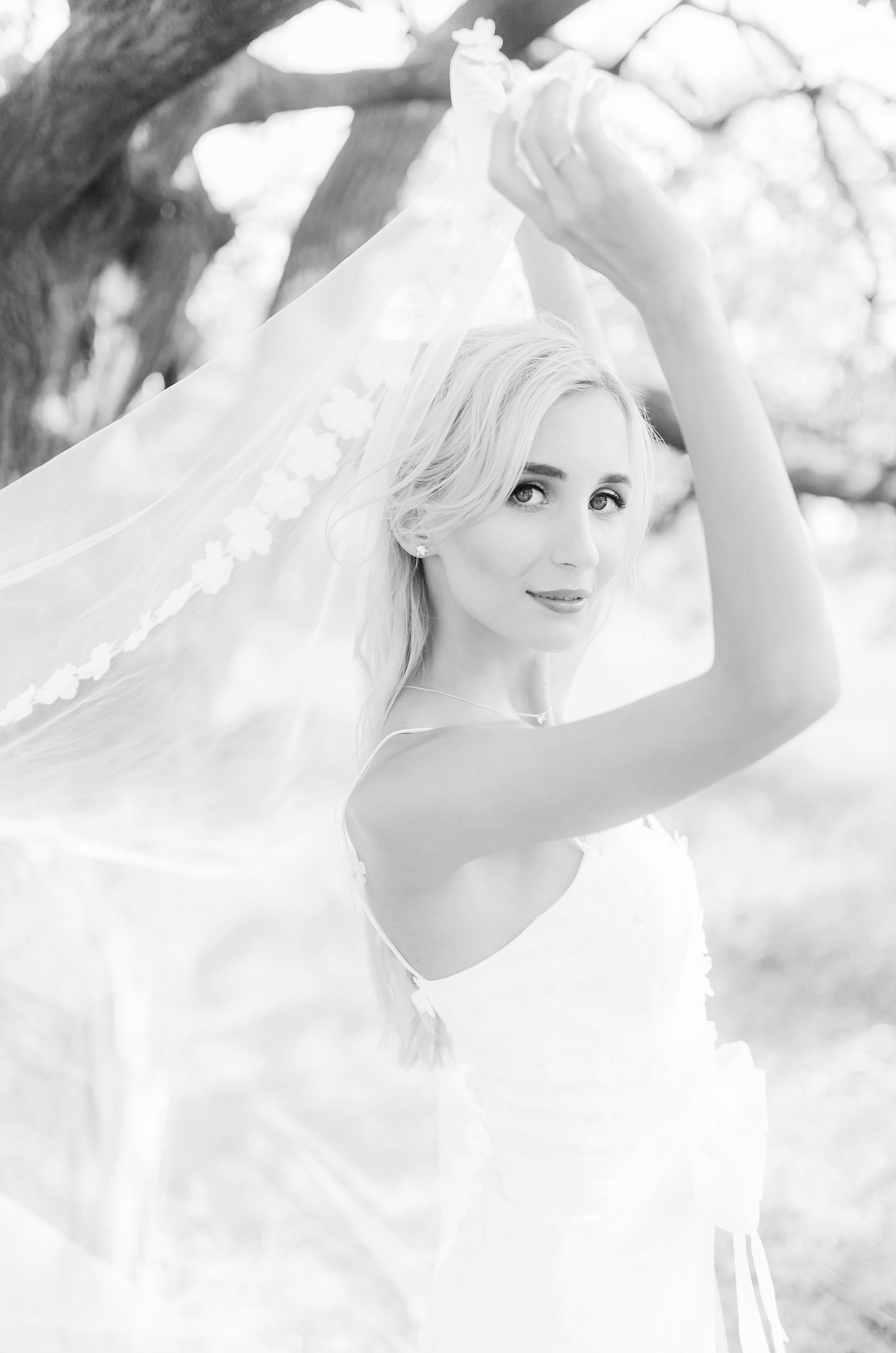 Свадебная фотосессия в Краснодаре — естественный свет и красота черно — белых кадров от Марии Оводовой