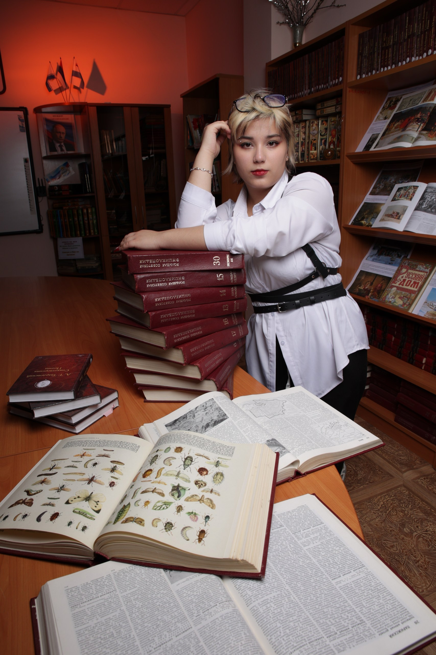 выпускные альбомы по приятным ценам, заказать можно у нас, фотокот камчатка. альбом учителю в подарок!