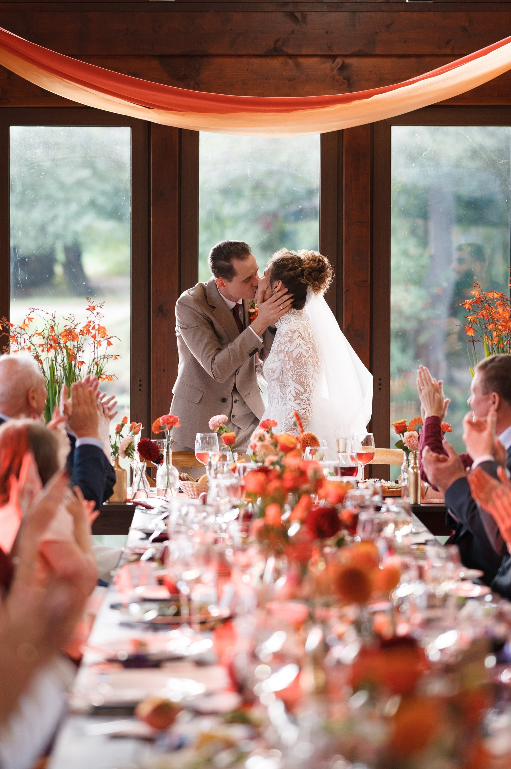 Организация свадьбы, корпоратива, юбилея на веранде в Якушево. Банкетный зал Веранда в Якушево у озера для свадеб, юбилеев, корпоративов. Официальный сайт