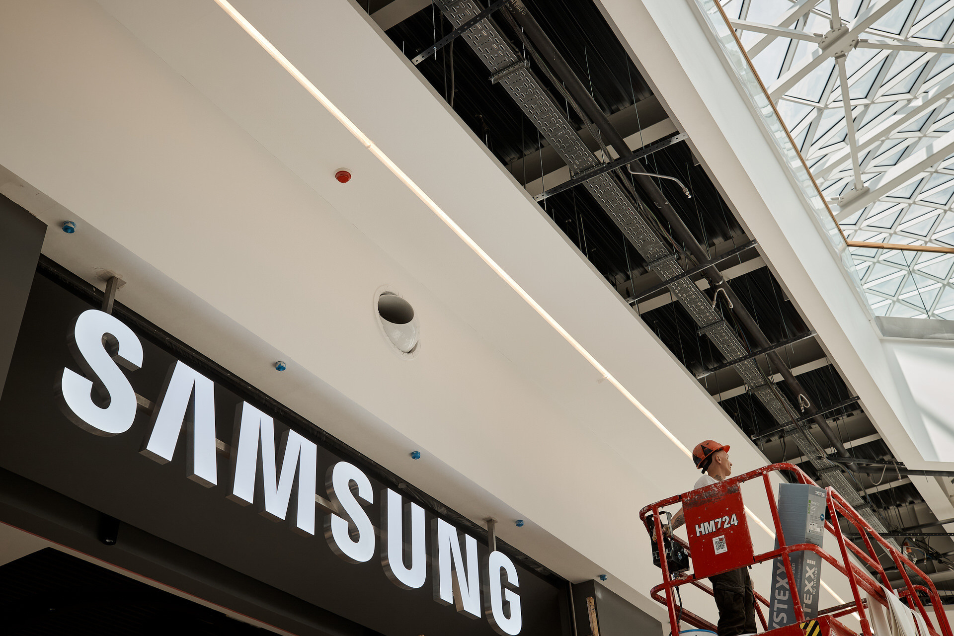 Репортаж со строительства торгового центра Veer Mall. Контент для бизнеса в Екатеринбурге Полдень Медиа